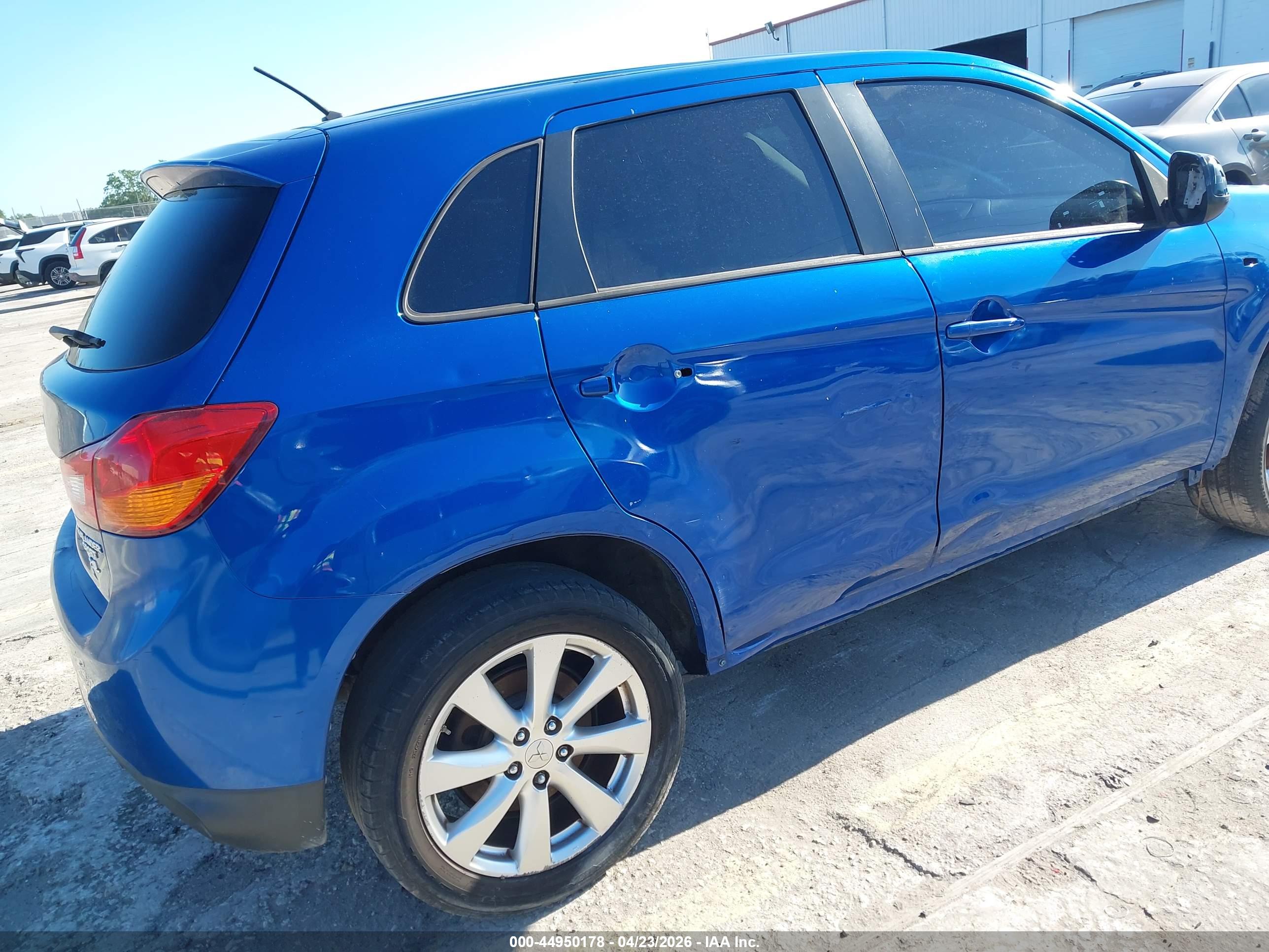 MITSUBISHI OUTLANDER image 6