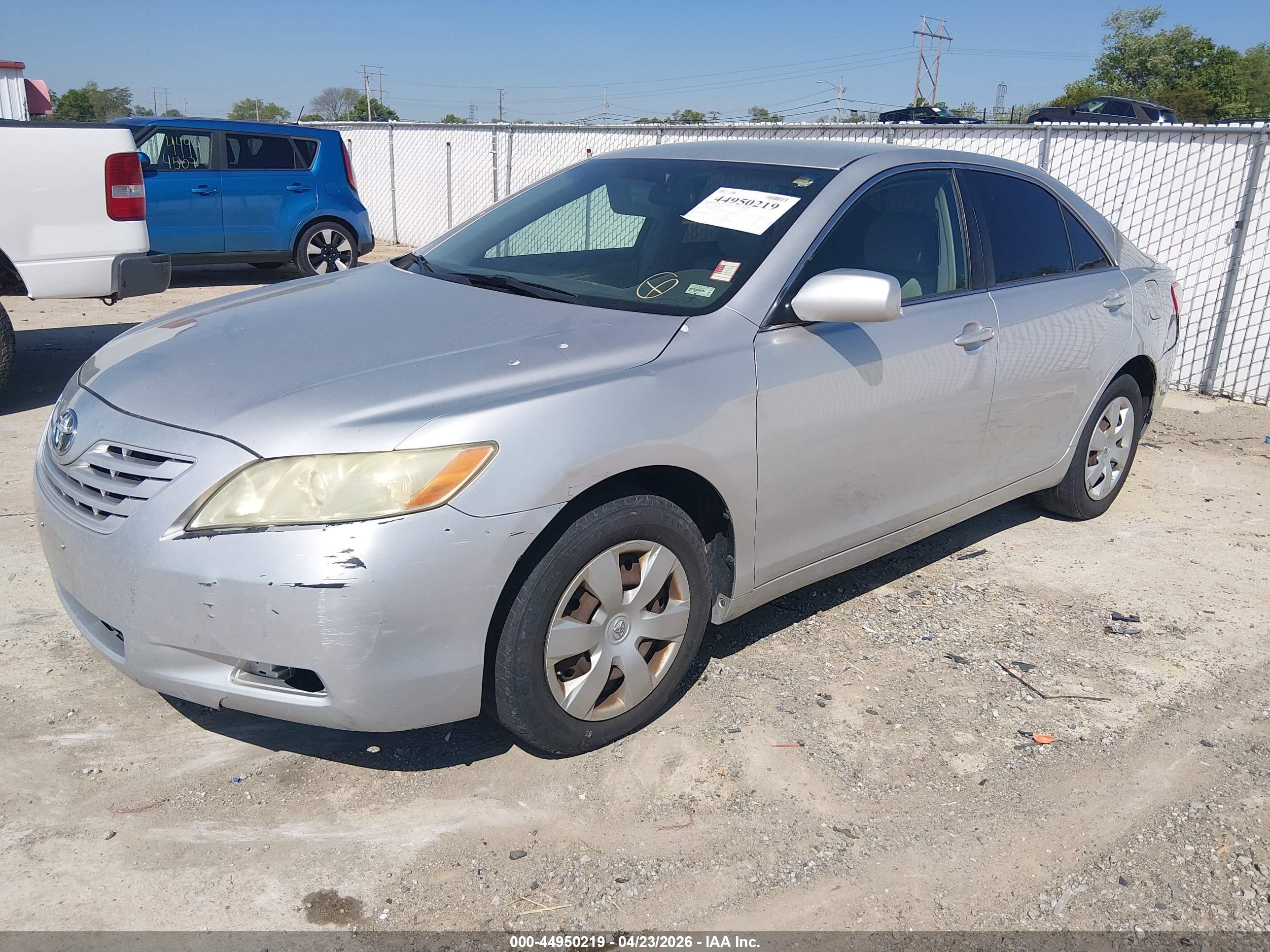 TOYOTA CAMRY image 2