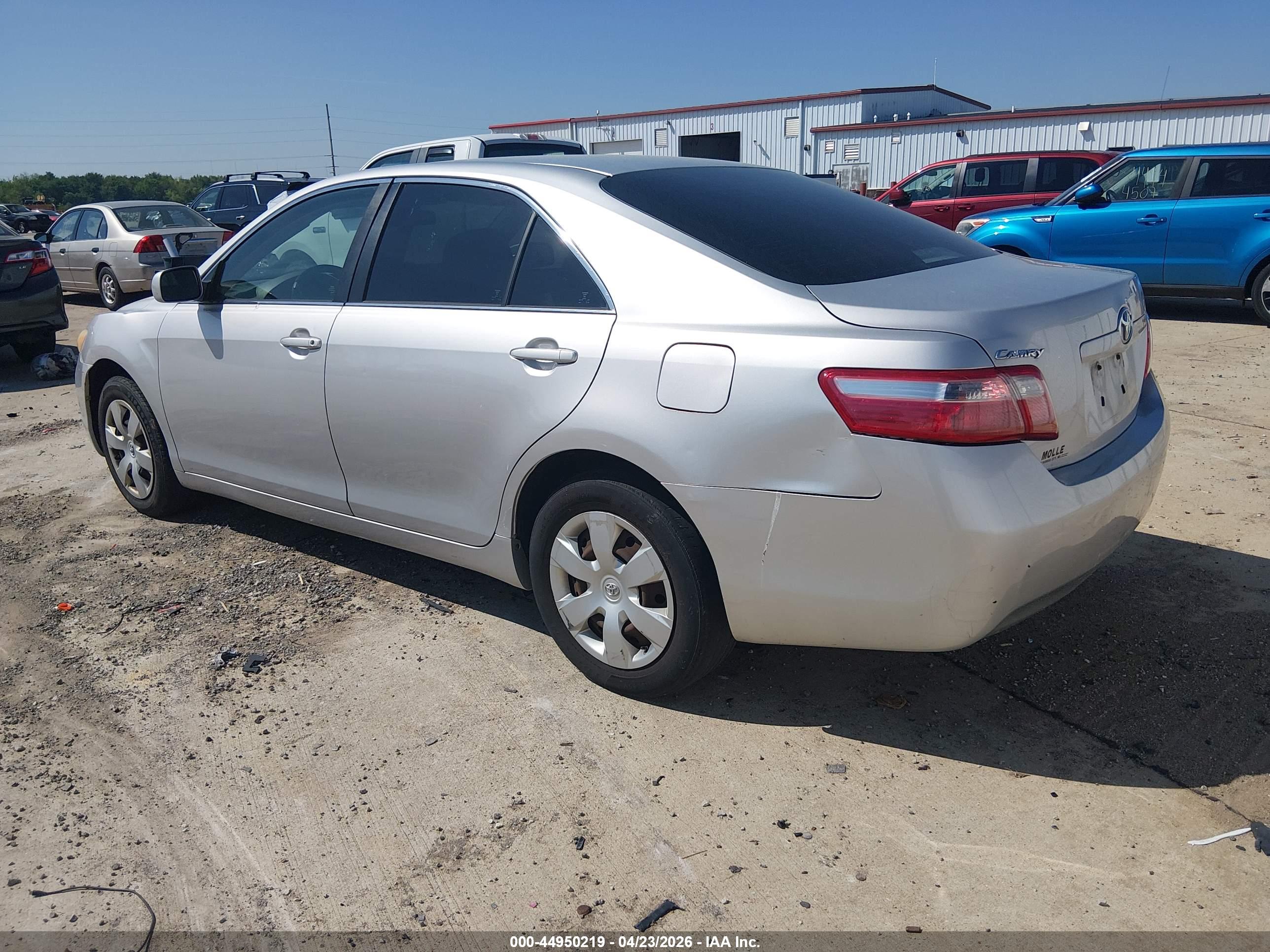 TOYOTA CAMRY image 3