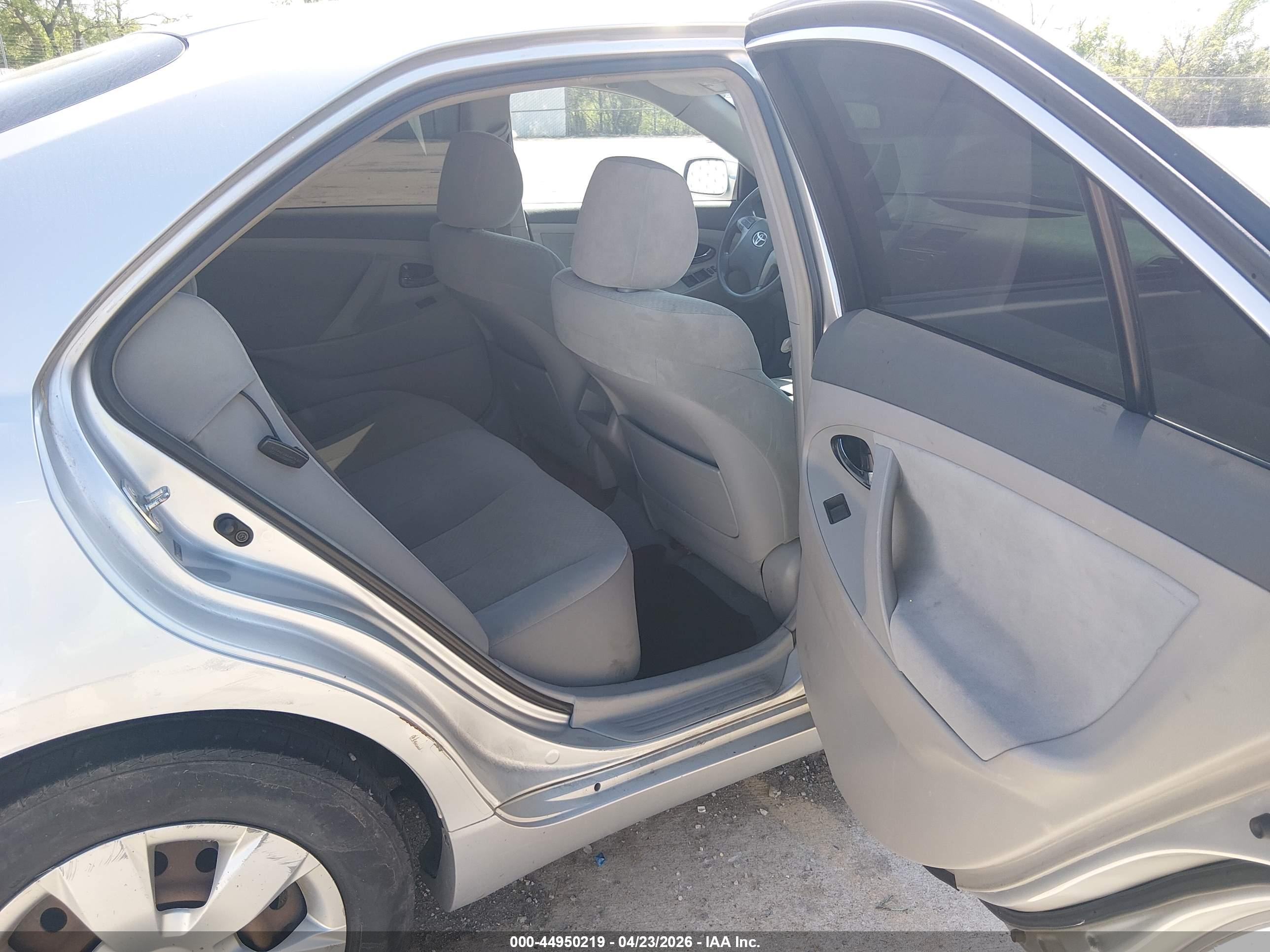 TOYOTA CAMRY image 8