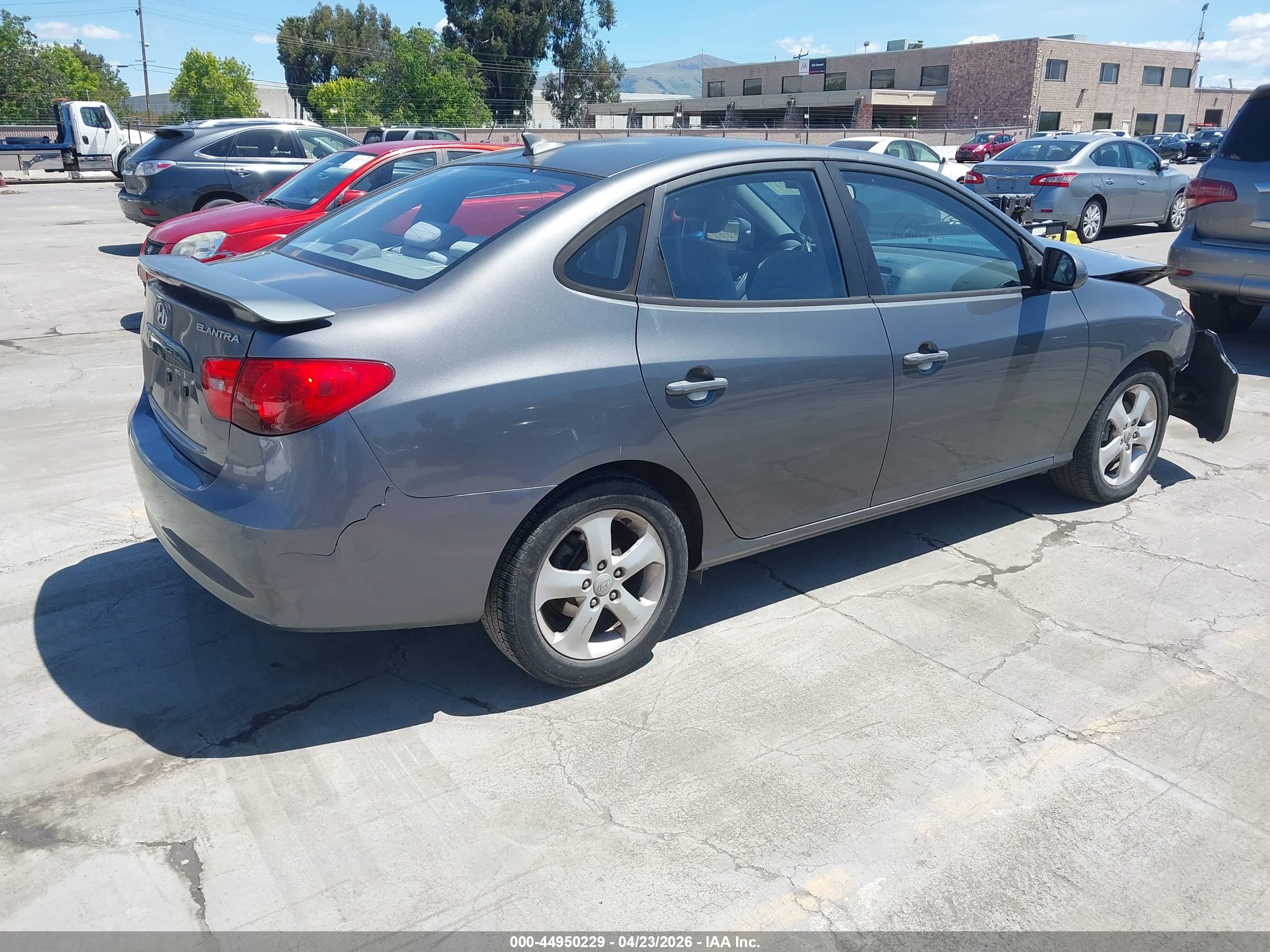 HYUNDAI ELANTRA image 4