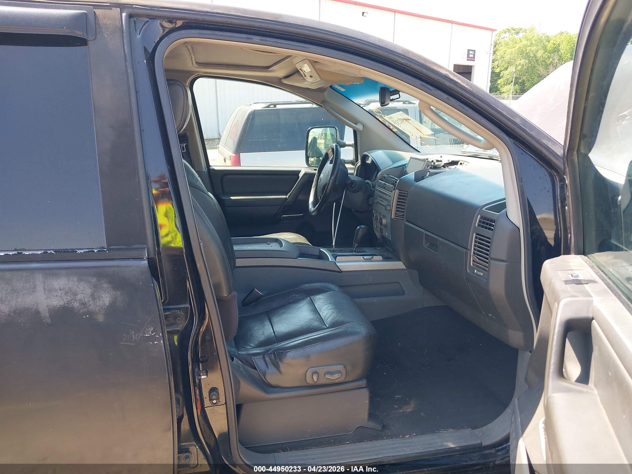 NISSAN TITAN image 5