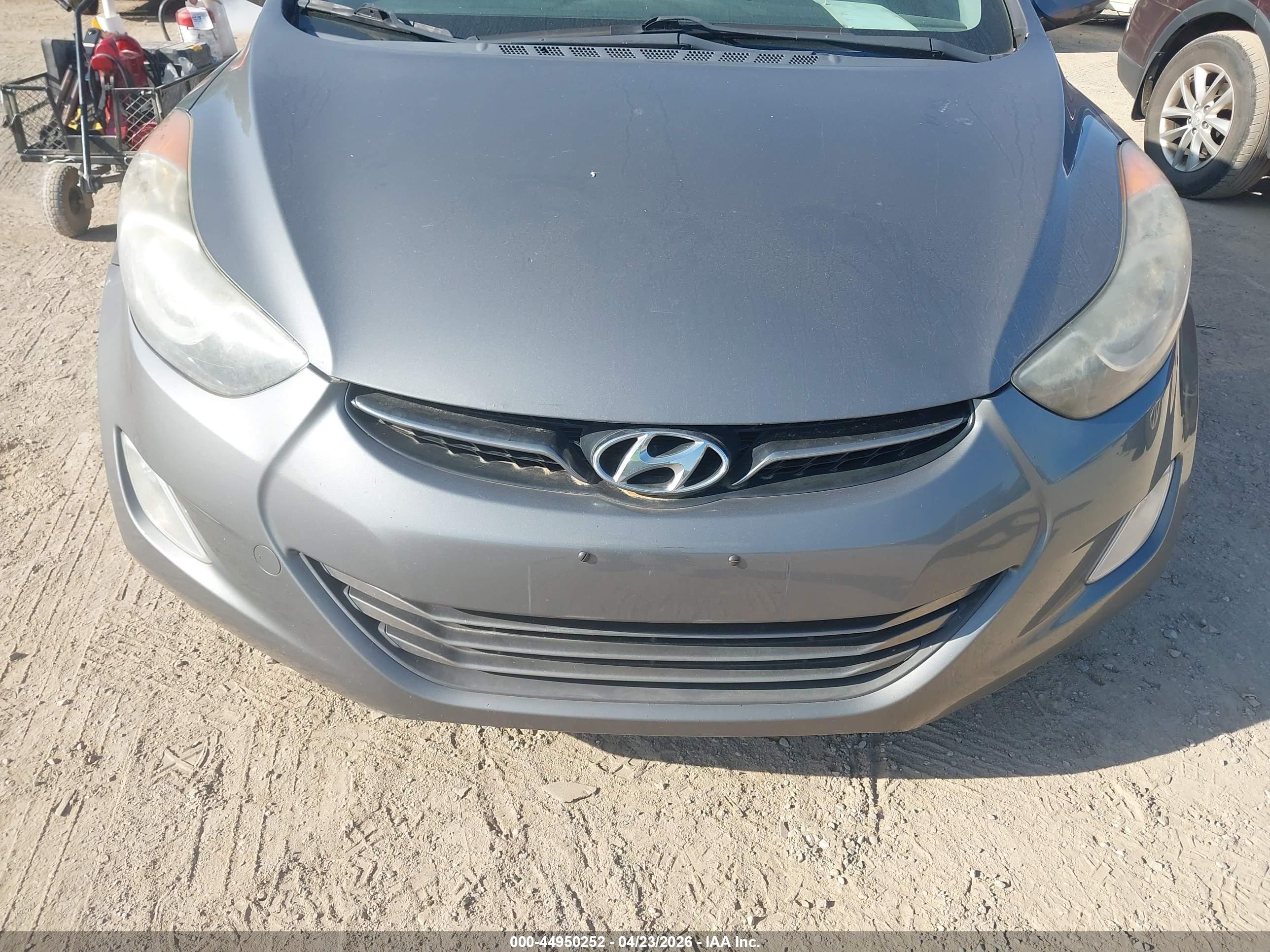 HYUNDAI ELANTRA image 6