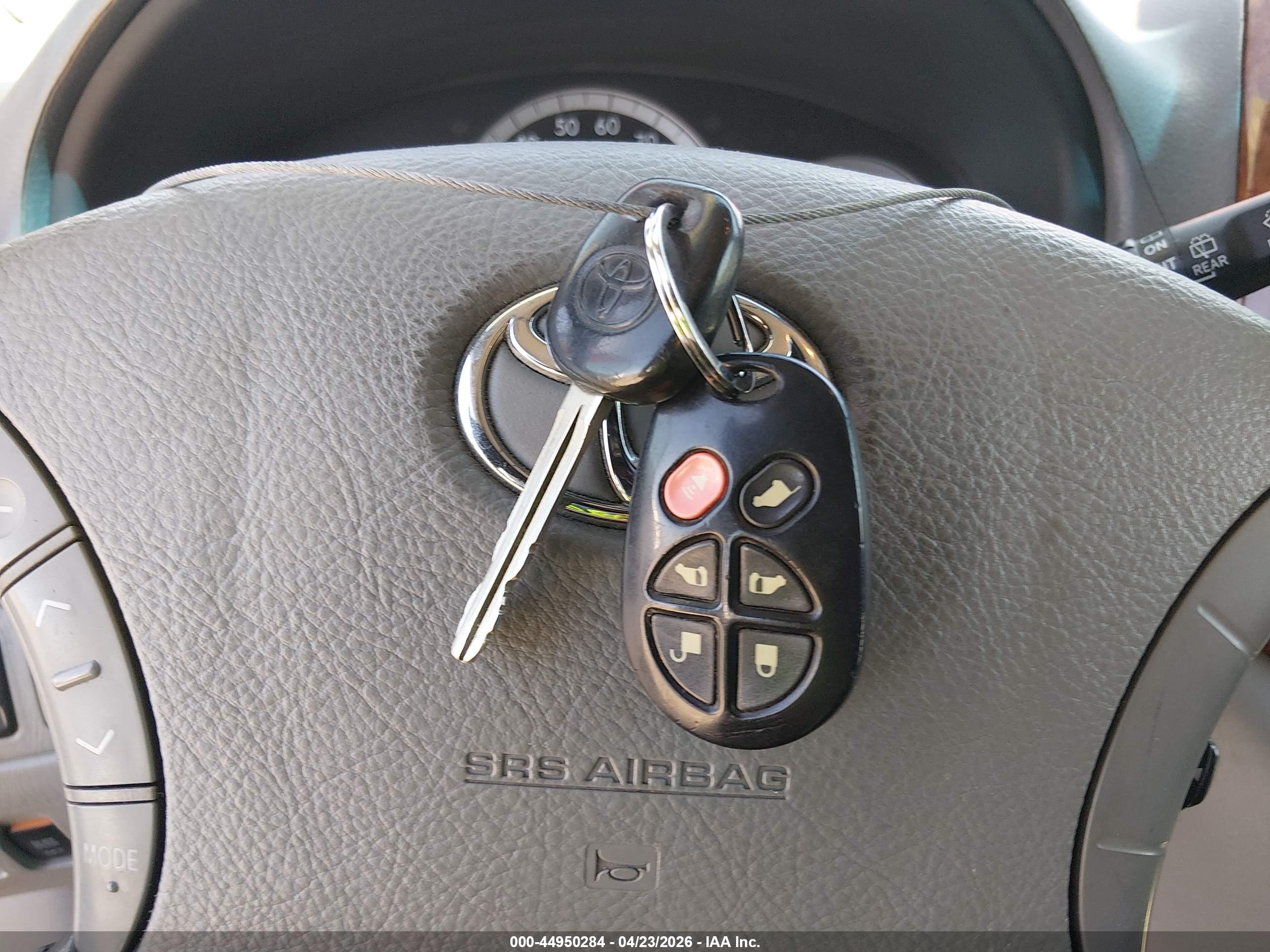 TOYOTA SIENNA image 11