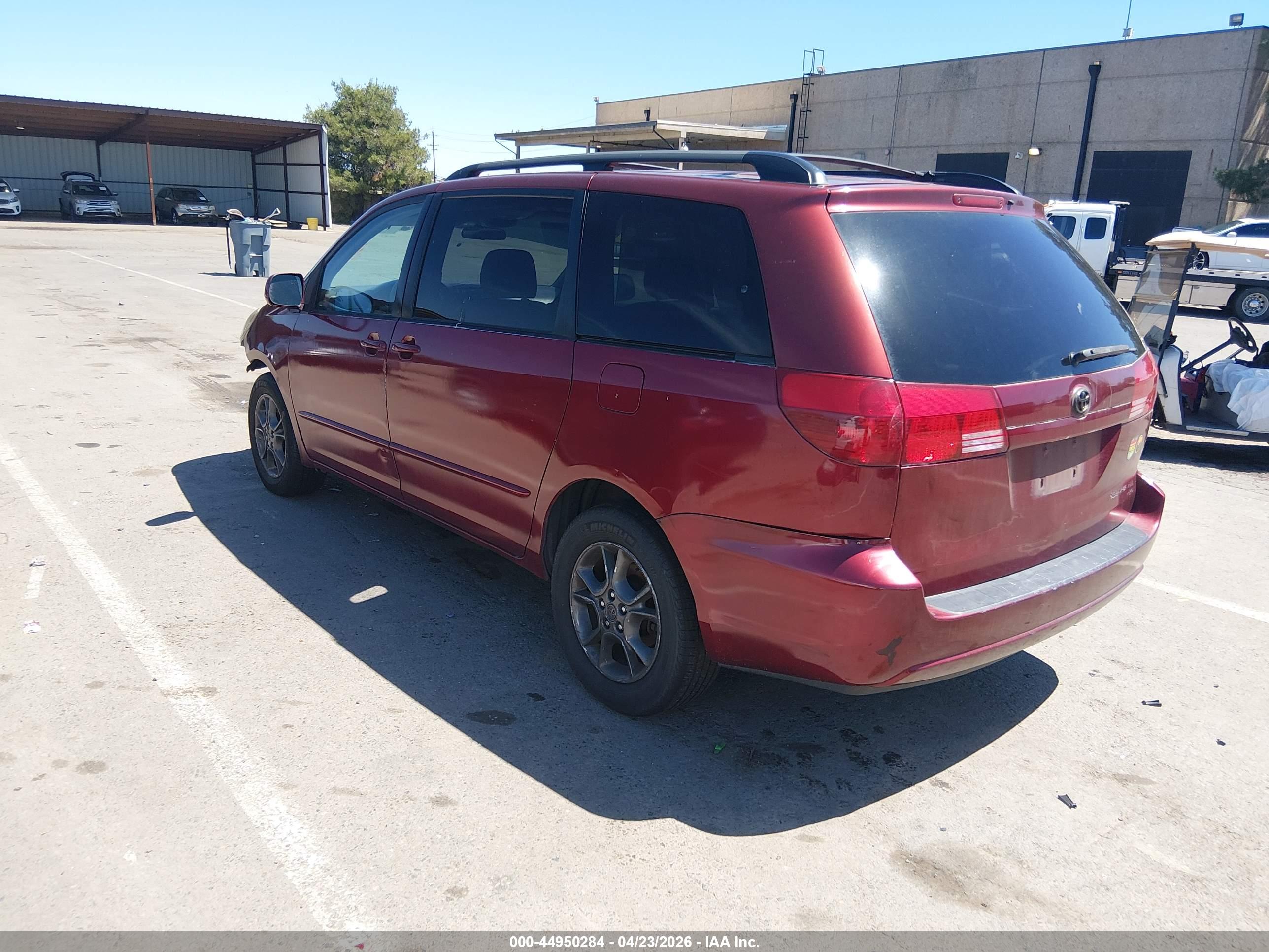 TOYOTA SIENNA image 3