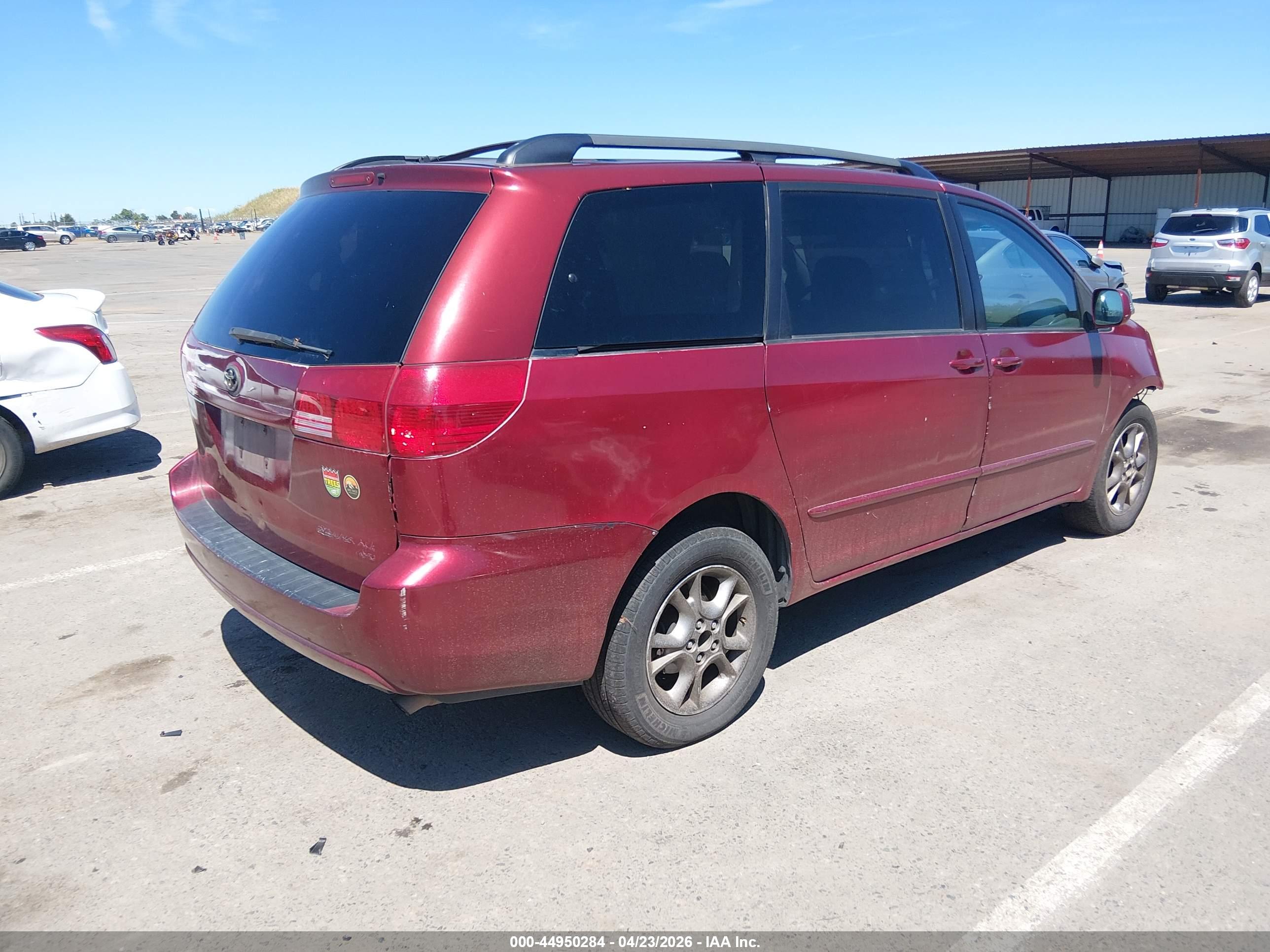 TOYOTA SIENNA image 4
