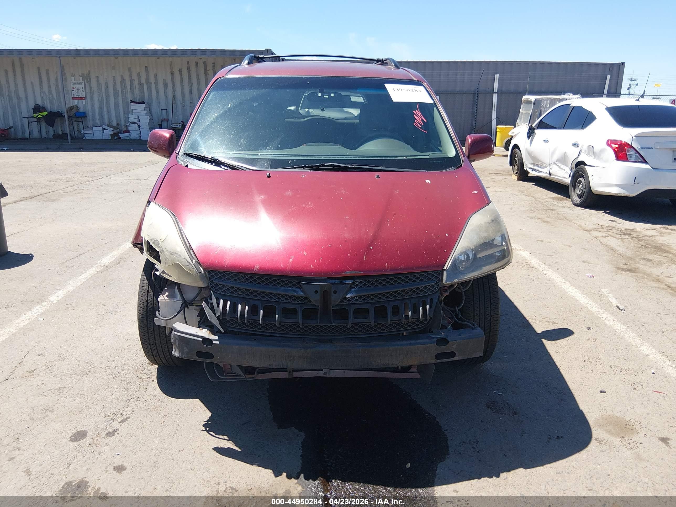 TOYOTA SIENNA image 6