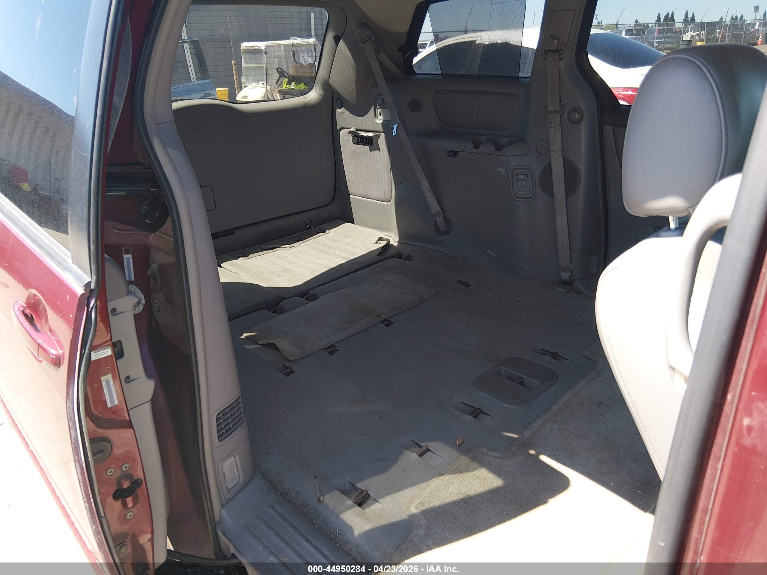 TOYOTA SIENNA image 8