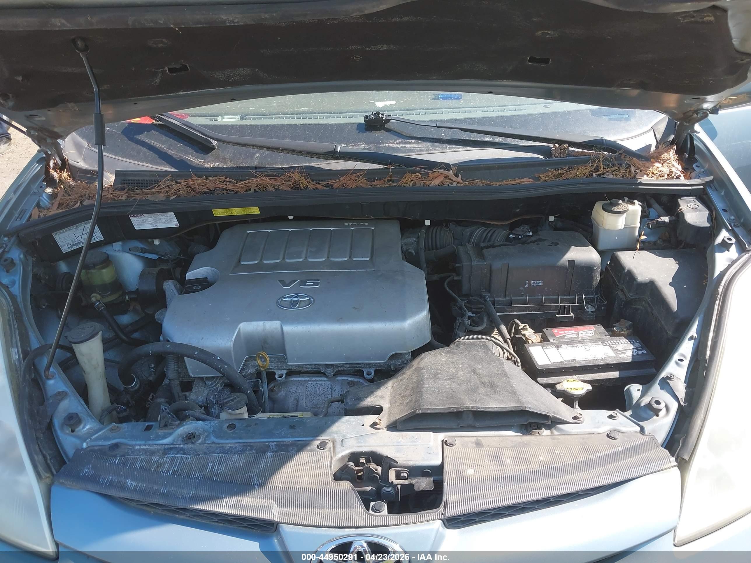 TOYOTA SIENNA image 10