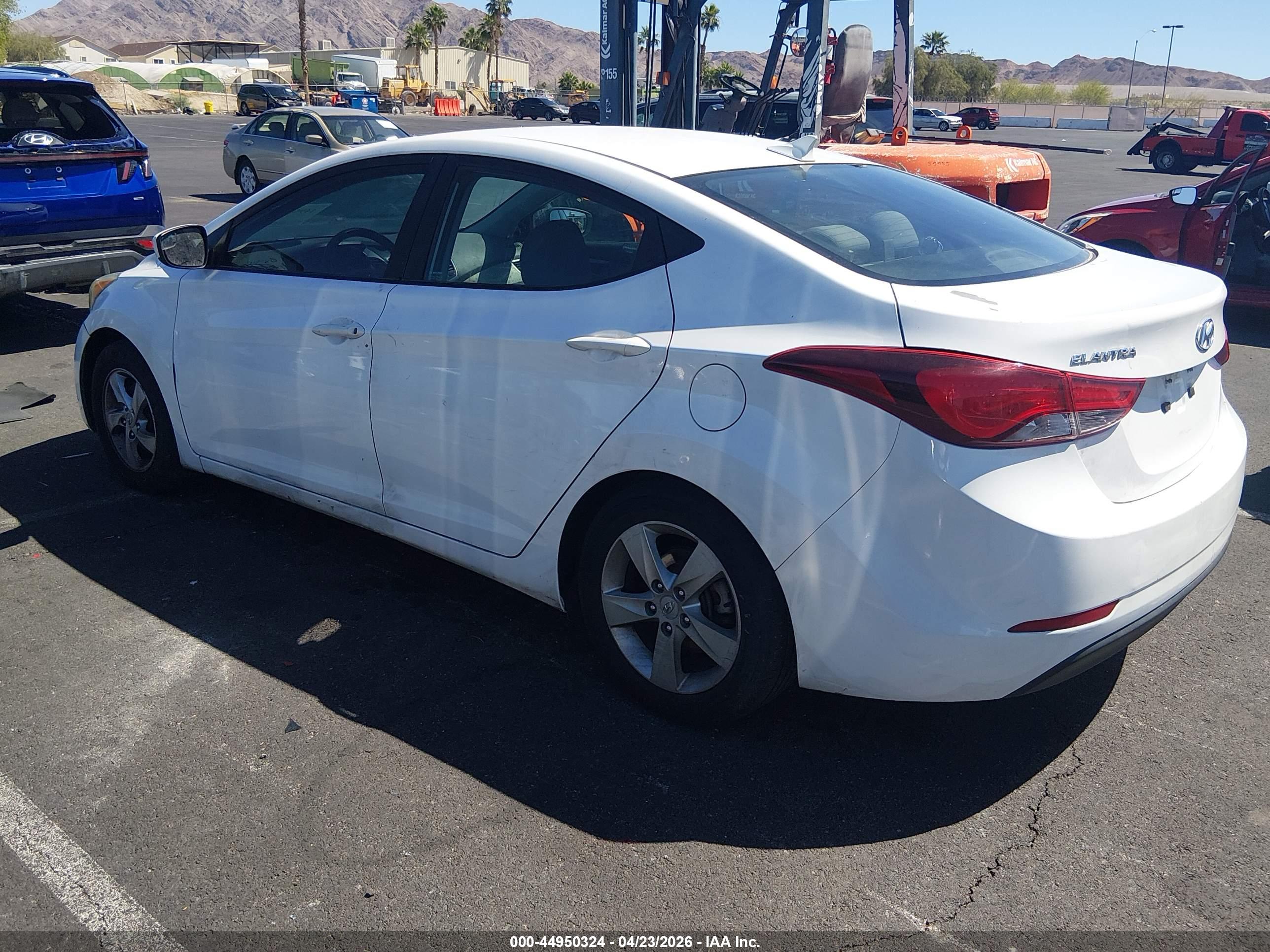 HYUNDAI ELANTRA image 3