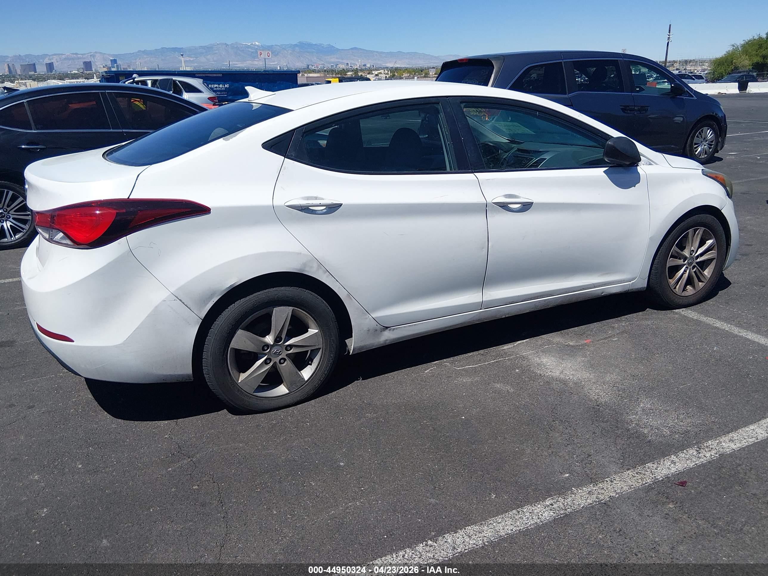 HYUNDAI ELANTRA image 4