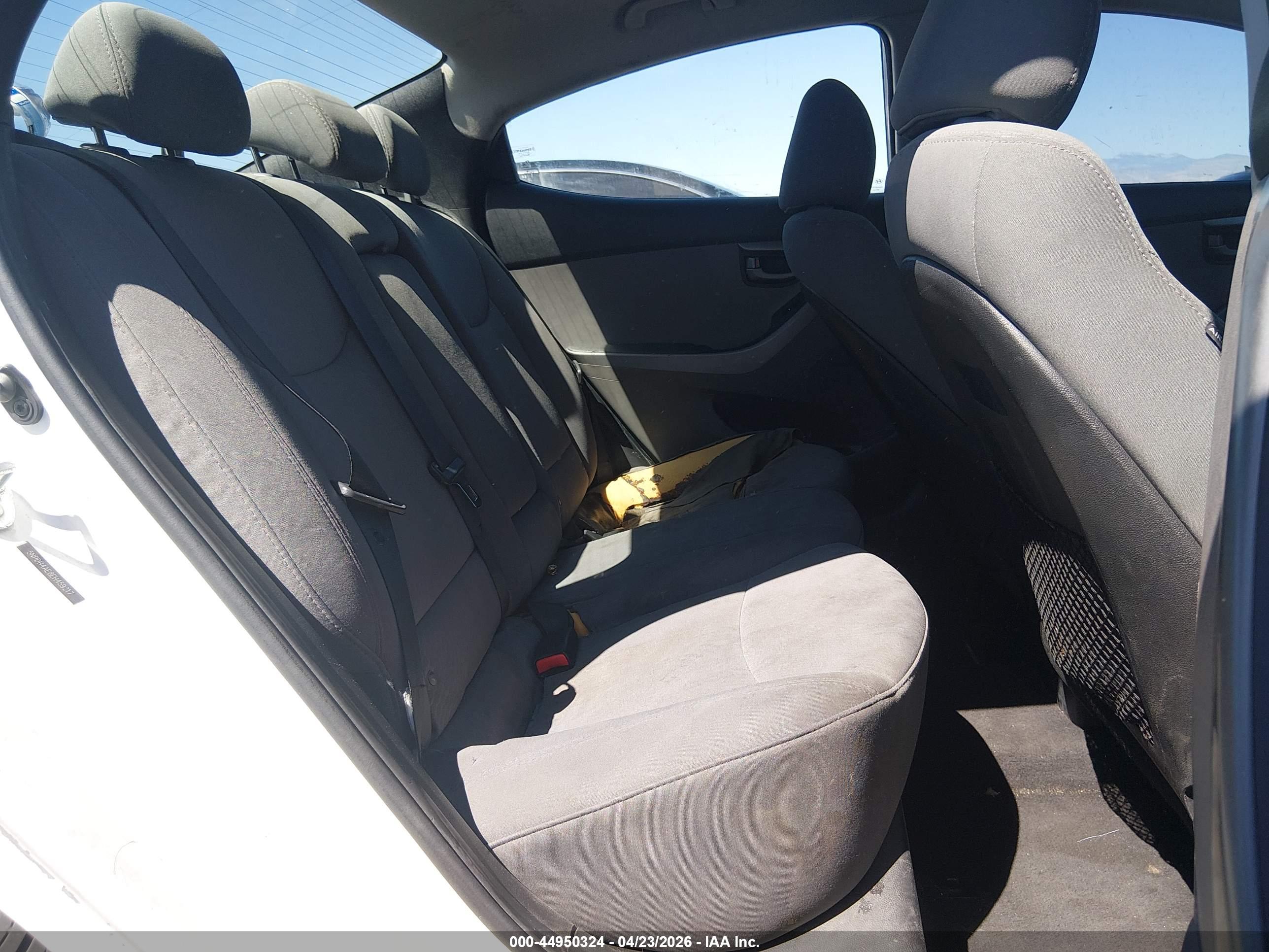 HYUNDAI ELANTRA image 8