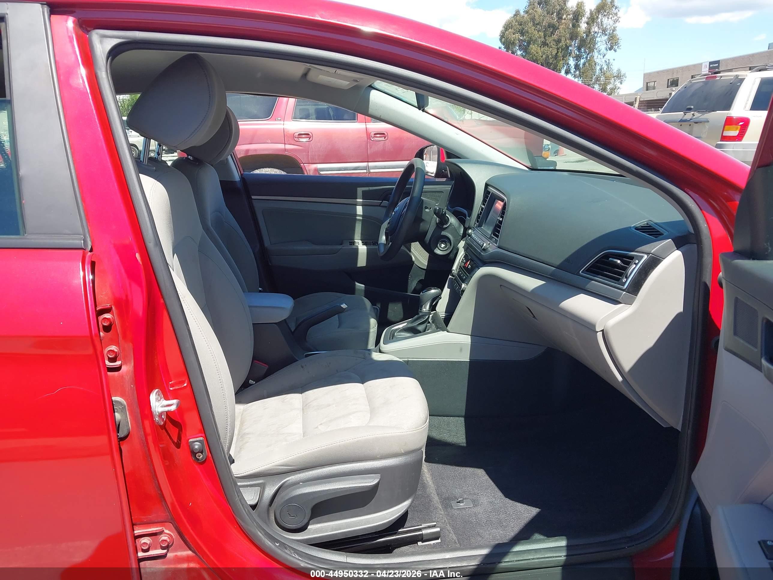 HYUNDAI ELANTRA image 5