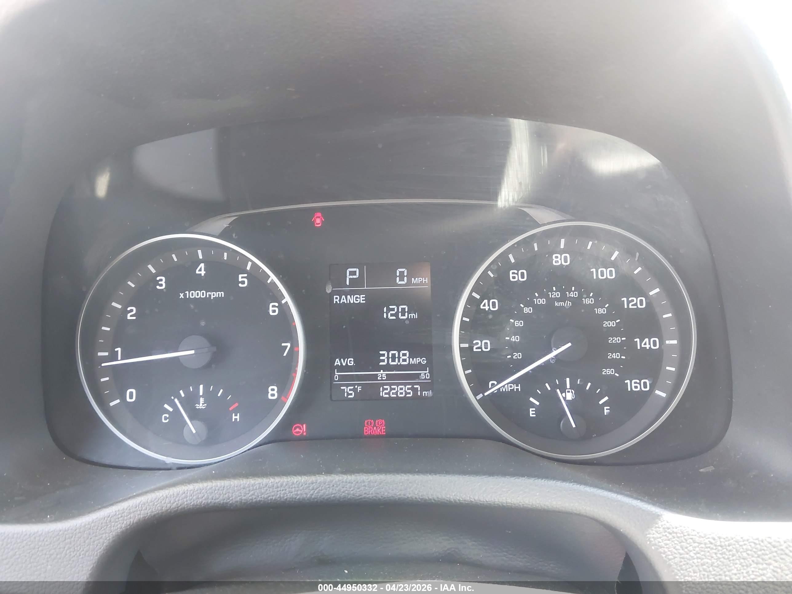 HYUNDAI ELANTRA image 7