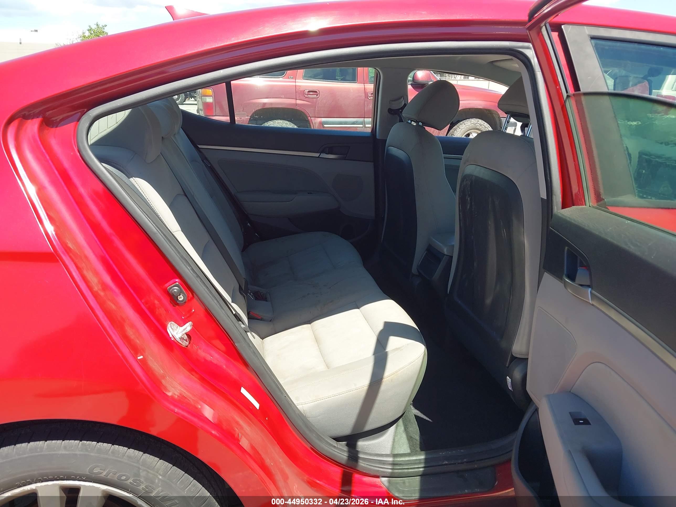 HYUNDAI ELANTRA image 8