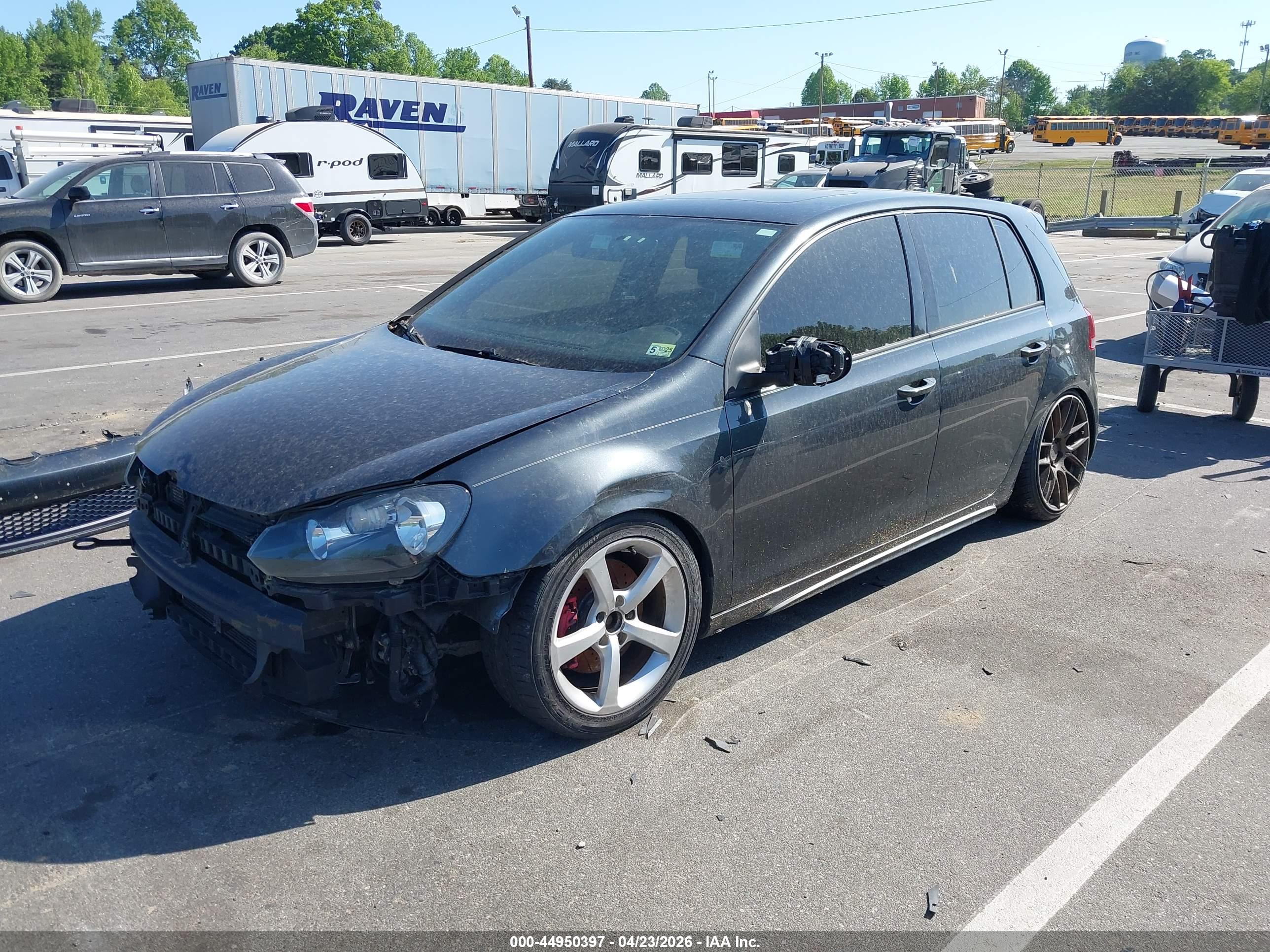 VOLKSWAGEN GTI image 2