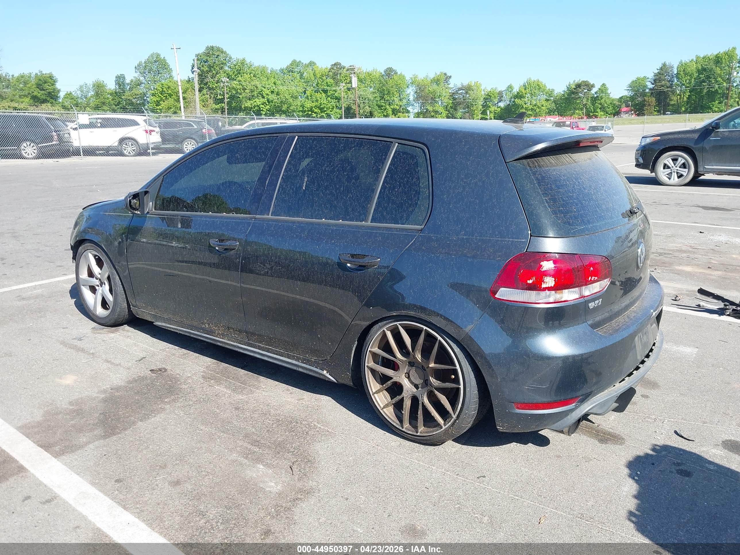VOLKSWAGEN GTI image 3