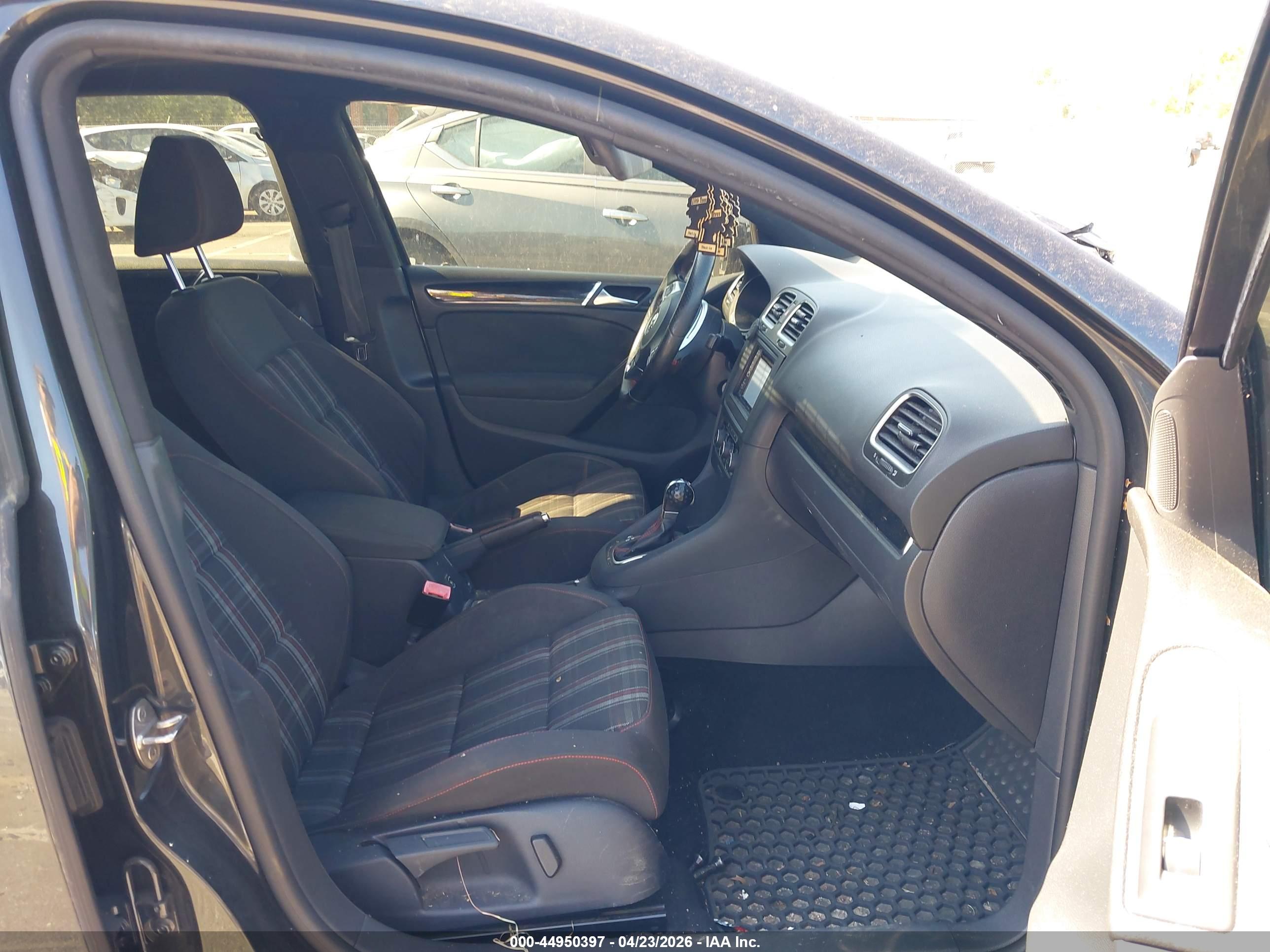 VOLKSWAGEN GTI image 5