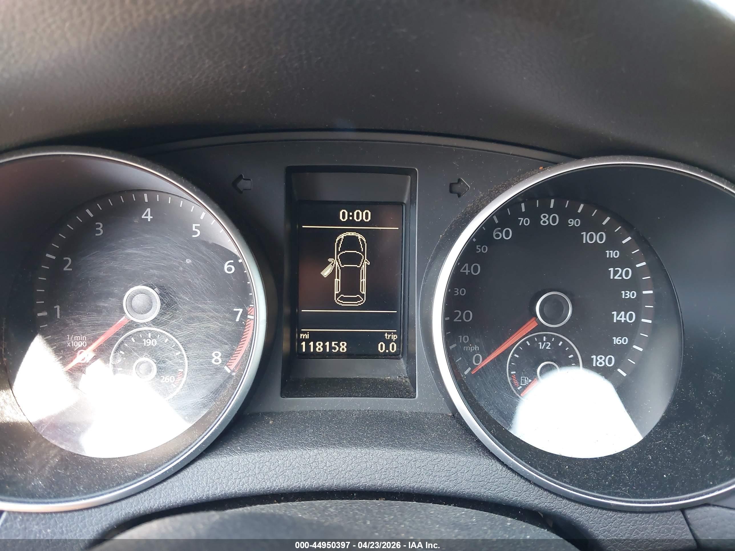 VOLKSWAGEN GTI image 7