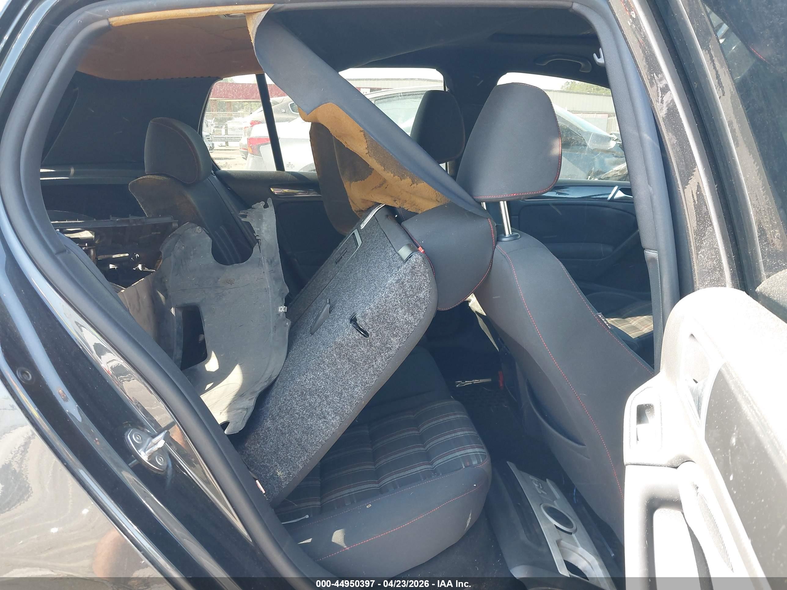 VOLKSWAGEN GTI image 8