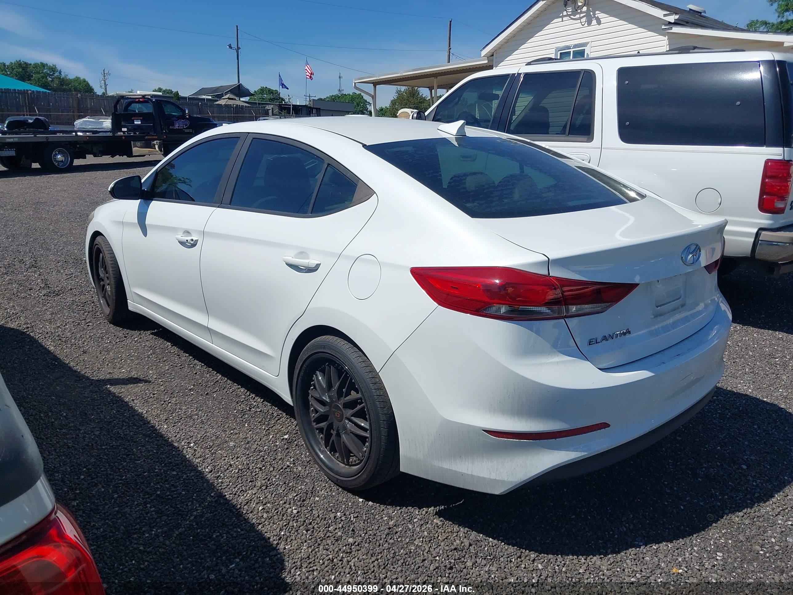 HYUNDAI ELANTRA image 3