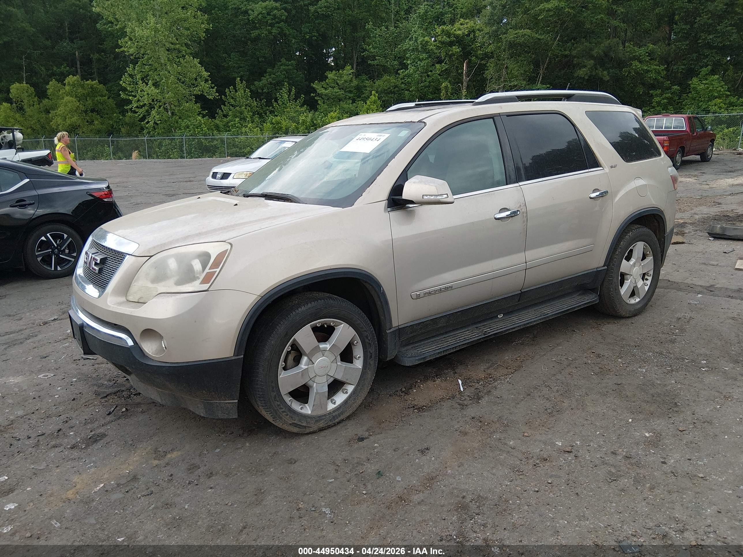 GMC ACADIA image 2