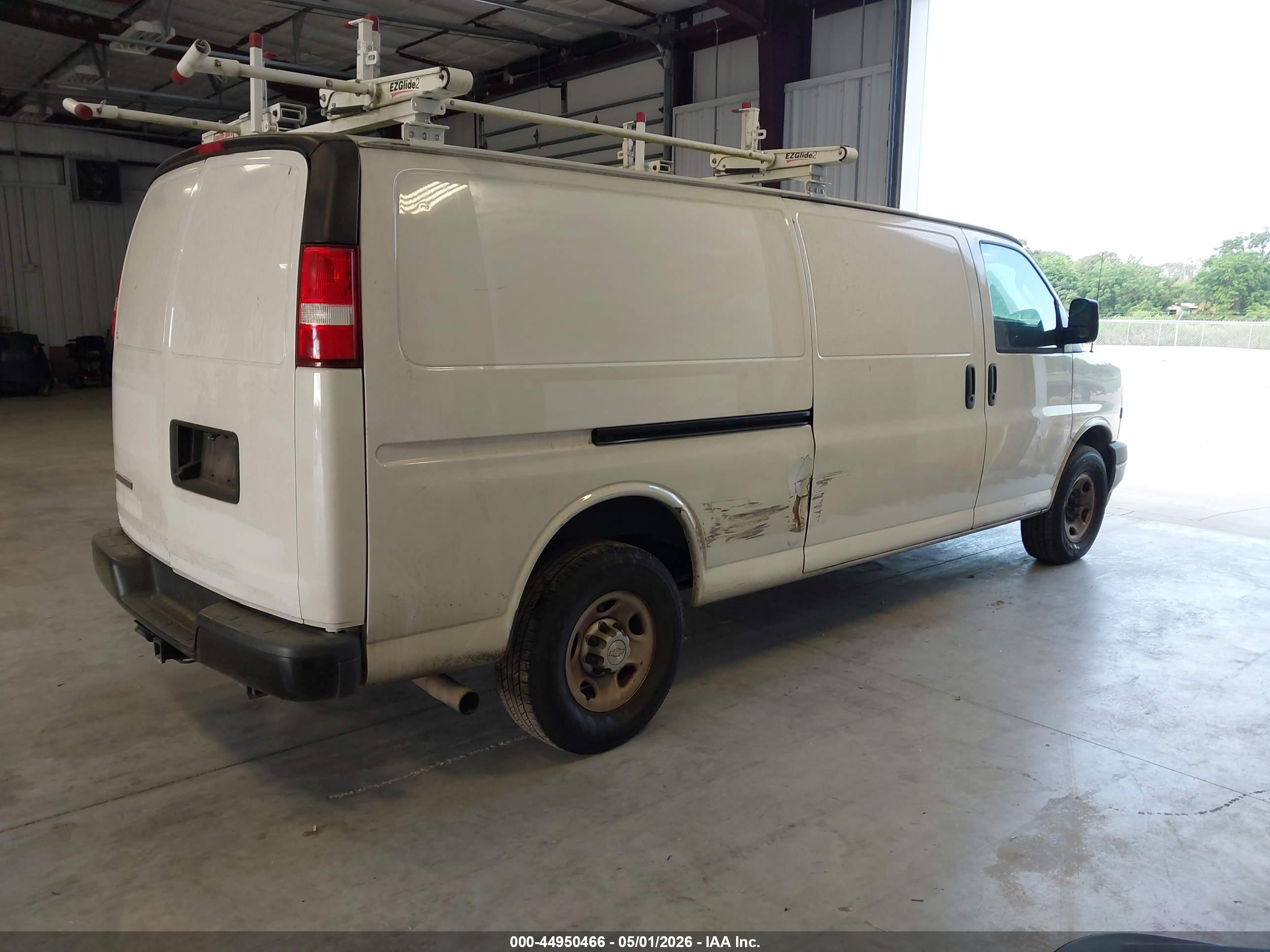 CHEVROLET EXPRESS image 4