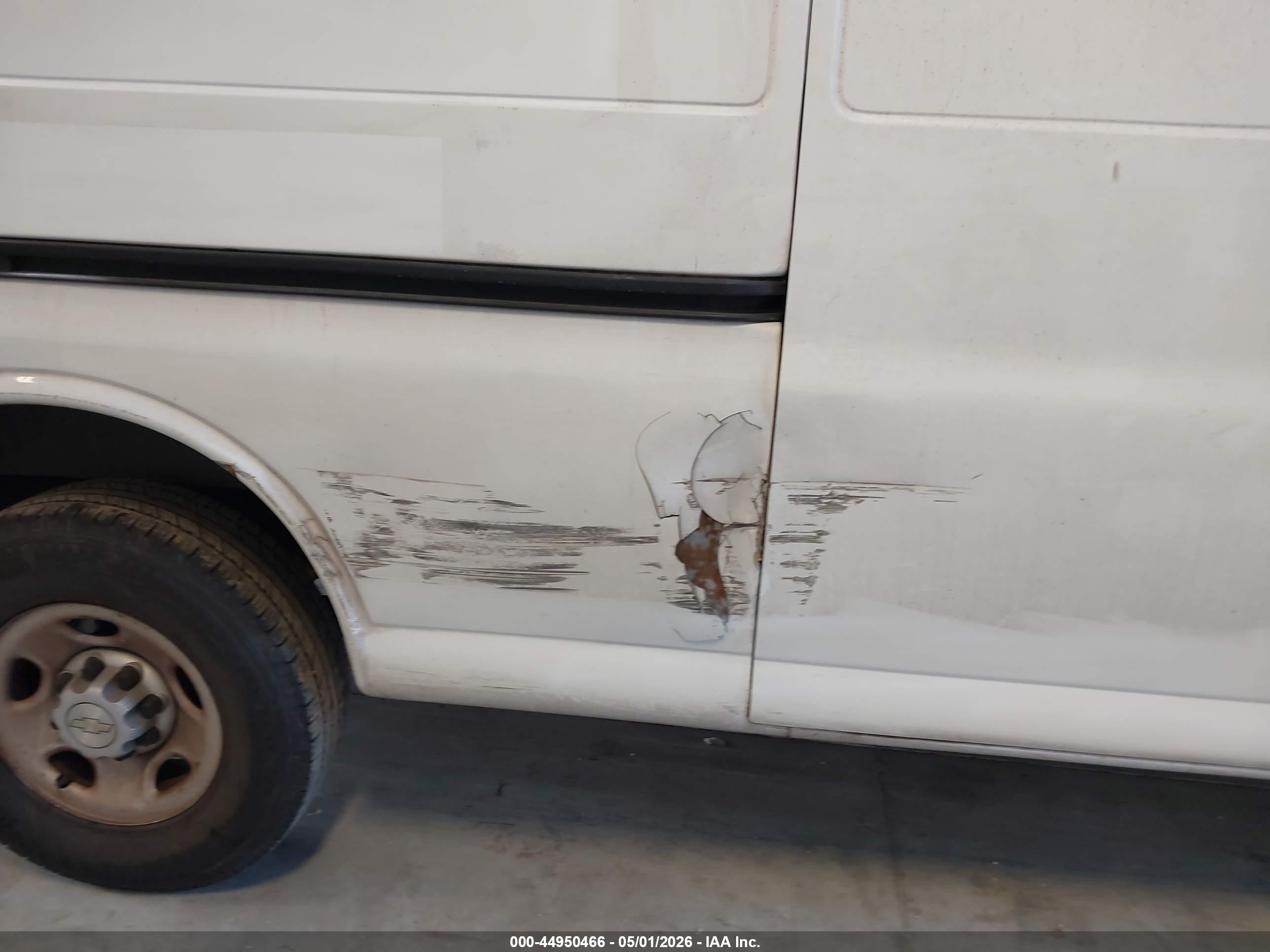 CHEVROLET EXPRESS image 6