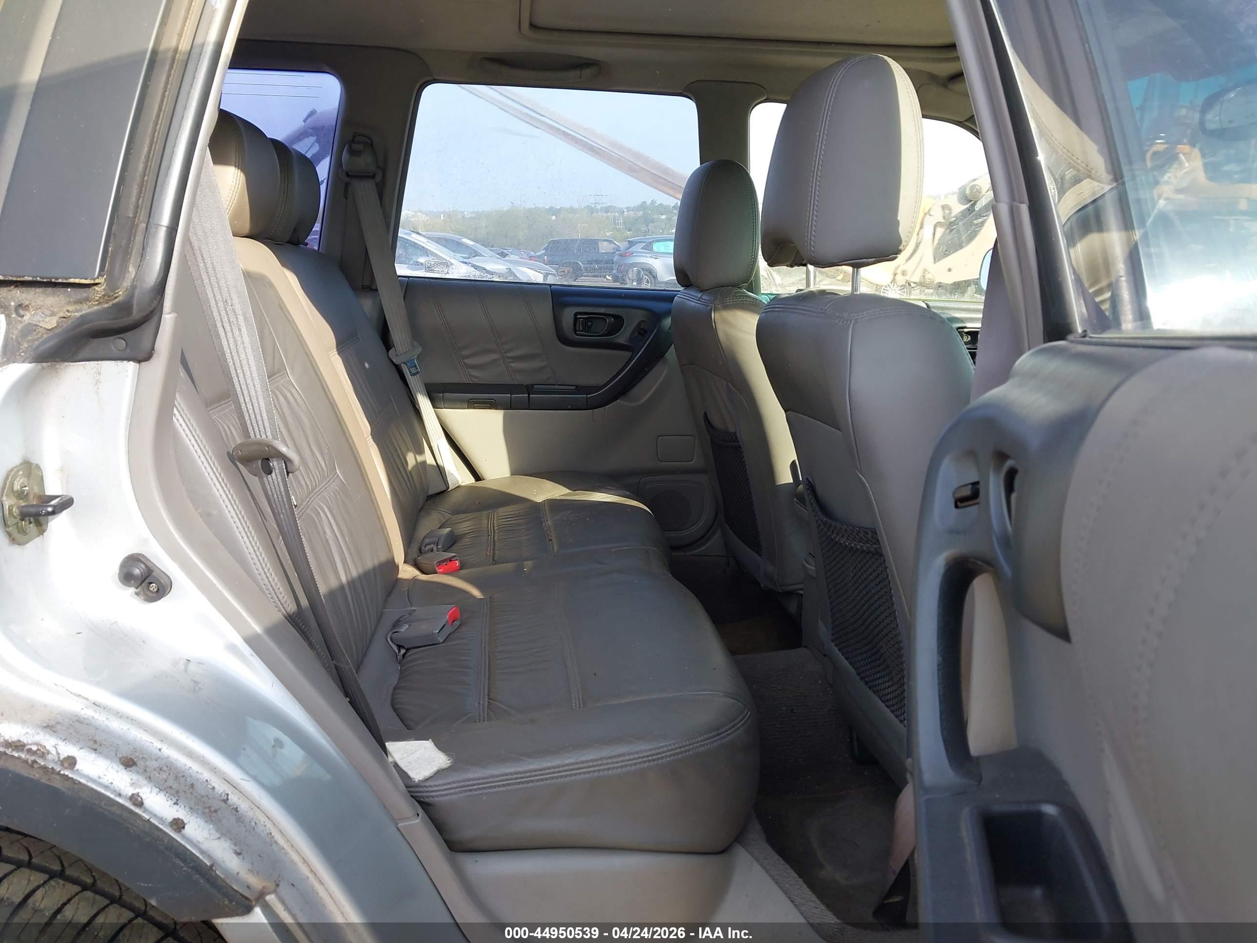 SUBARU FORESTER image 8
