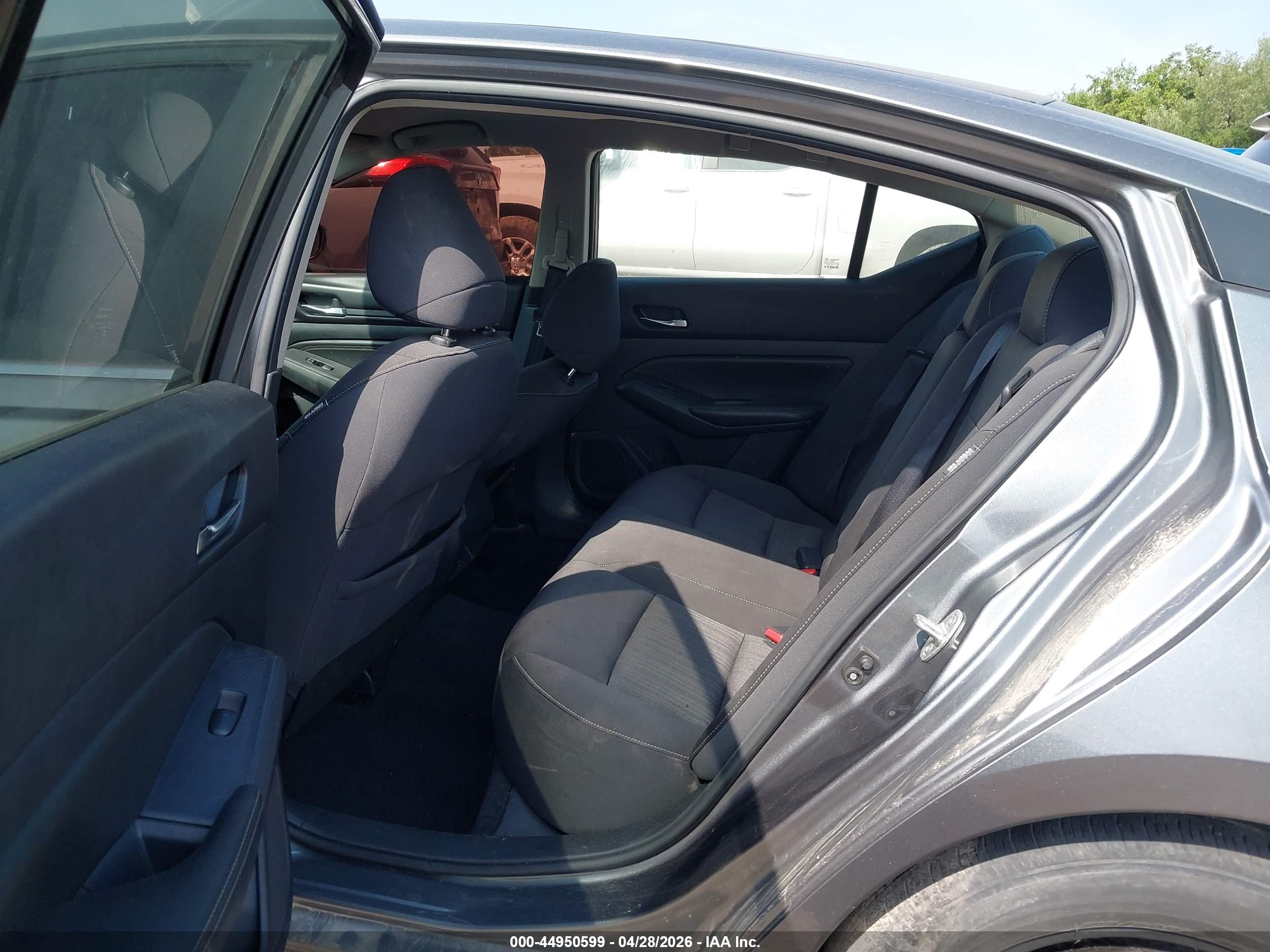 NISSAN ALTIMA image 8