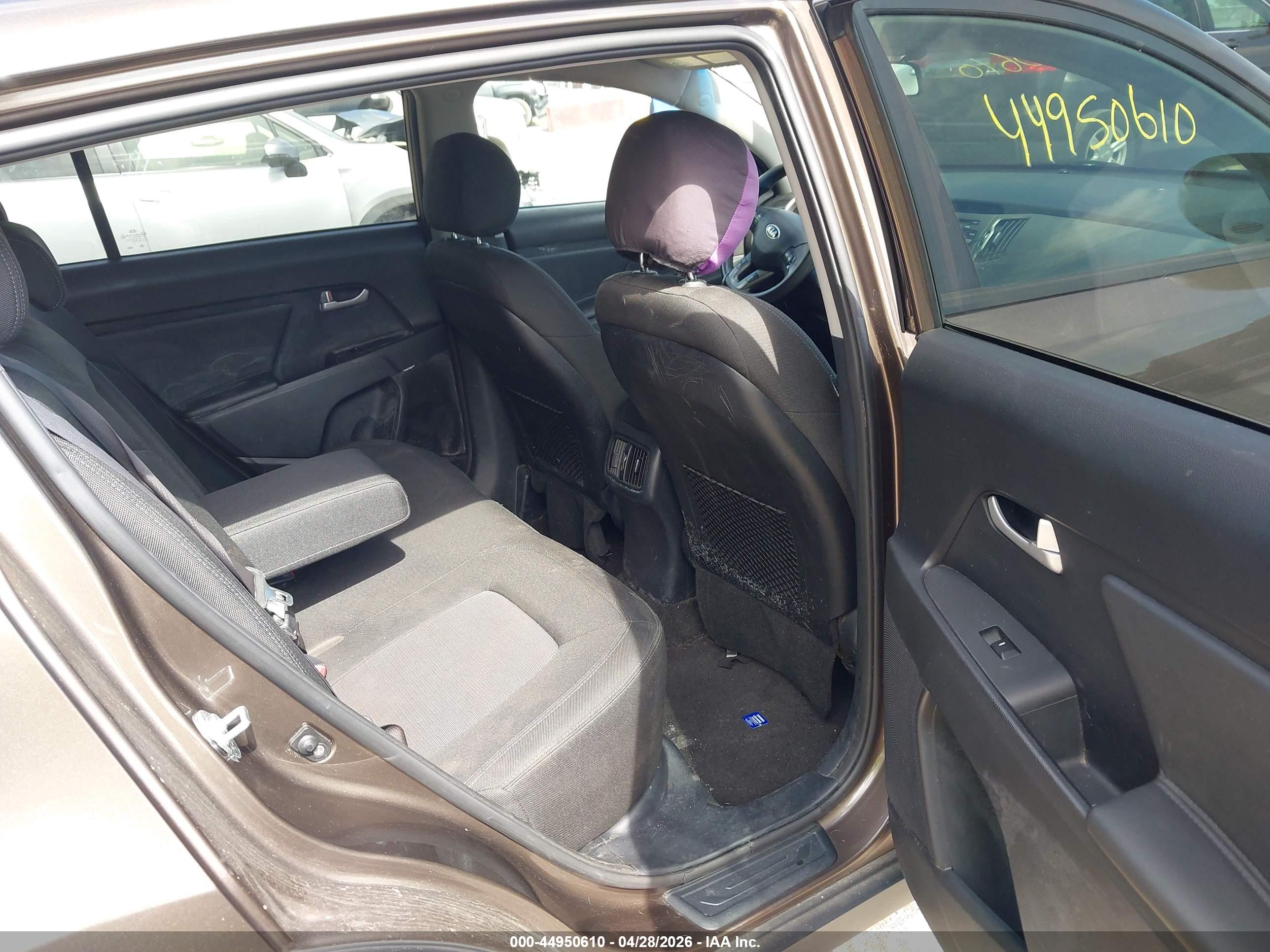 KIA SPORTAGE image 8