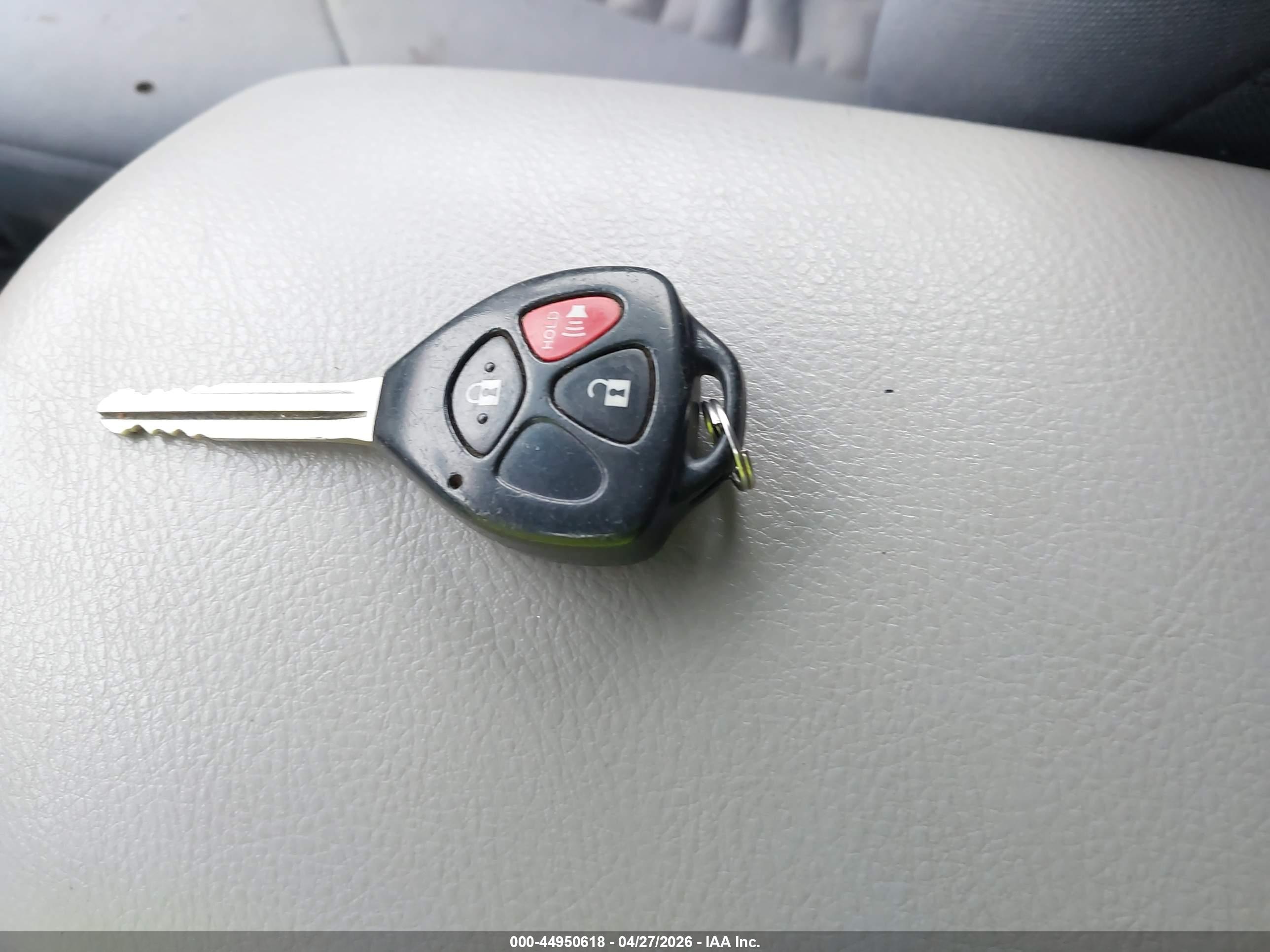 TOYOTA RAV4 image 11
