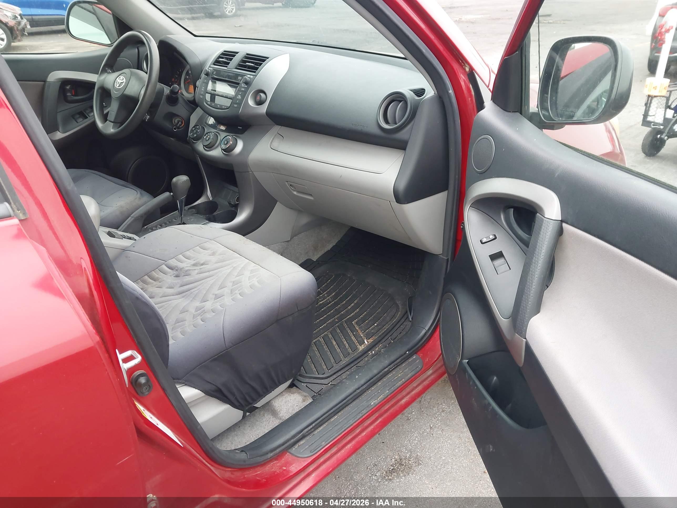 TOYOTA RAV4 image 5