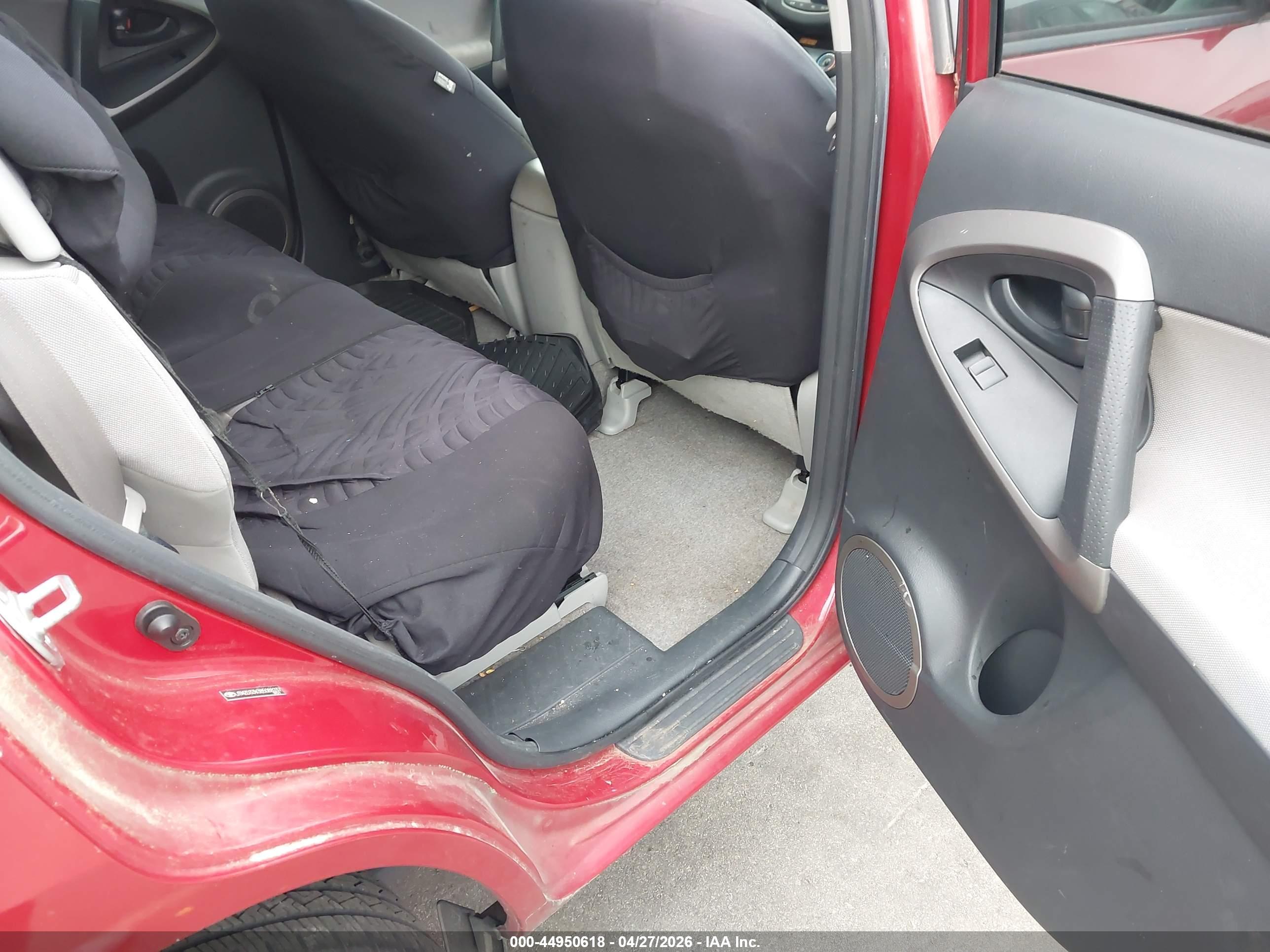 TOYOTA RAV4 image 8