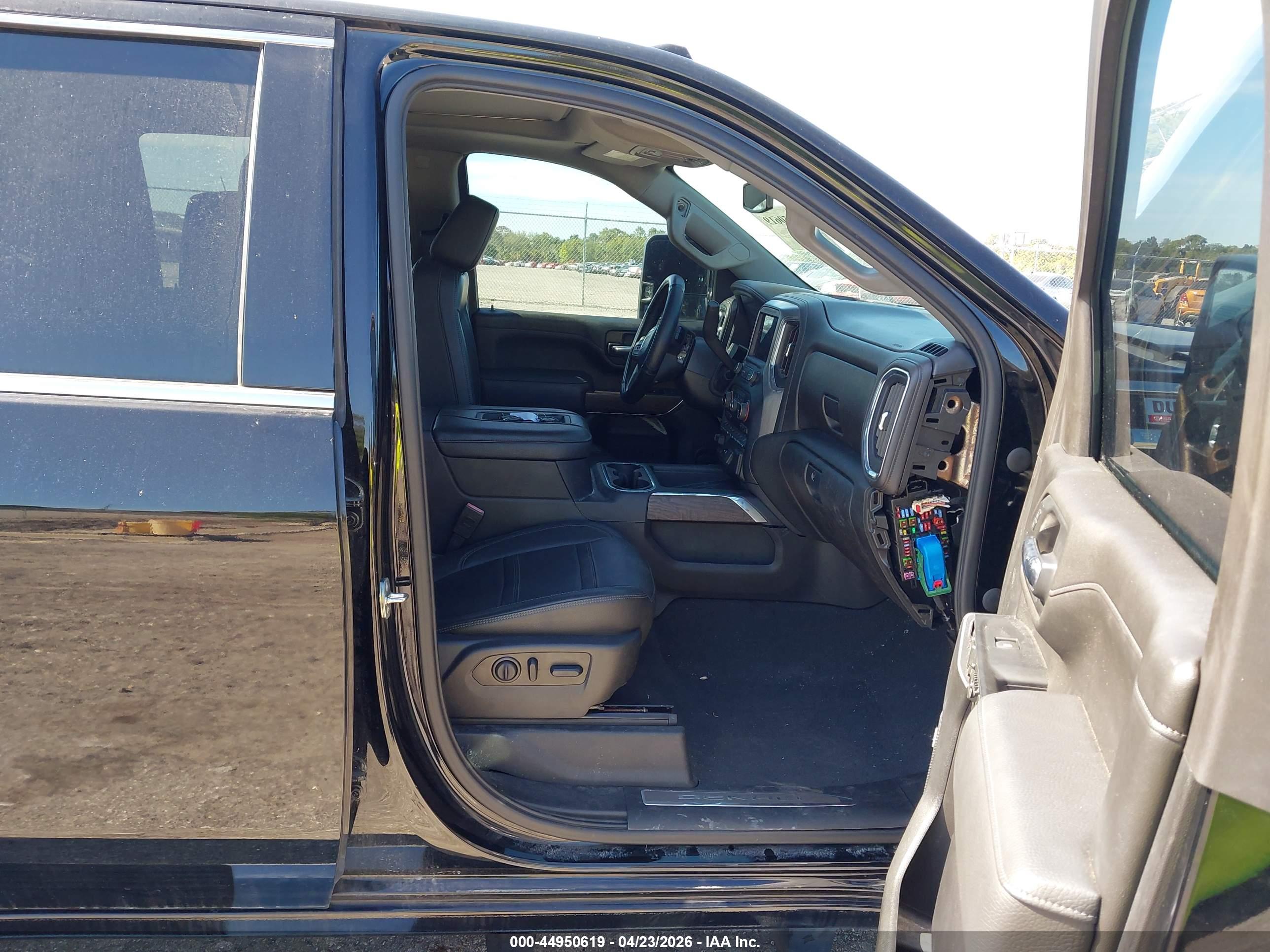 GMC SIERRA image 7