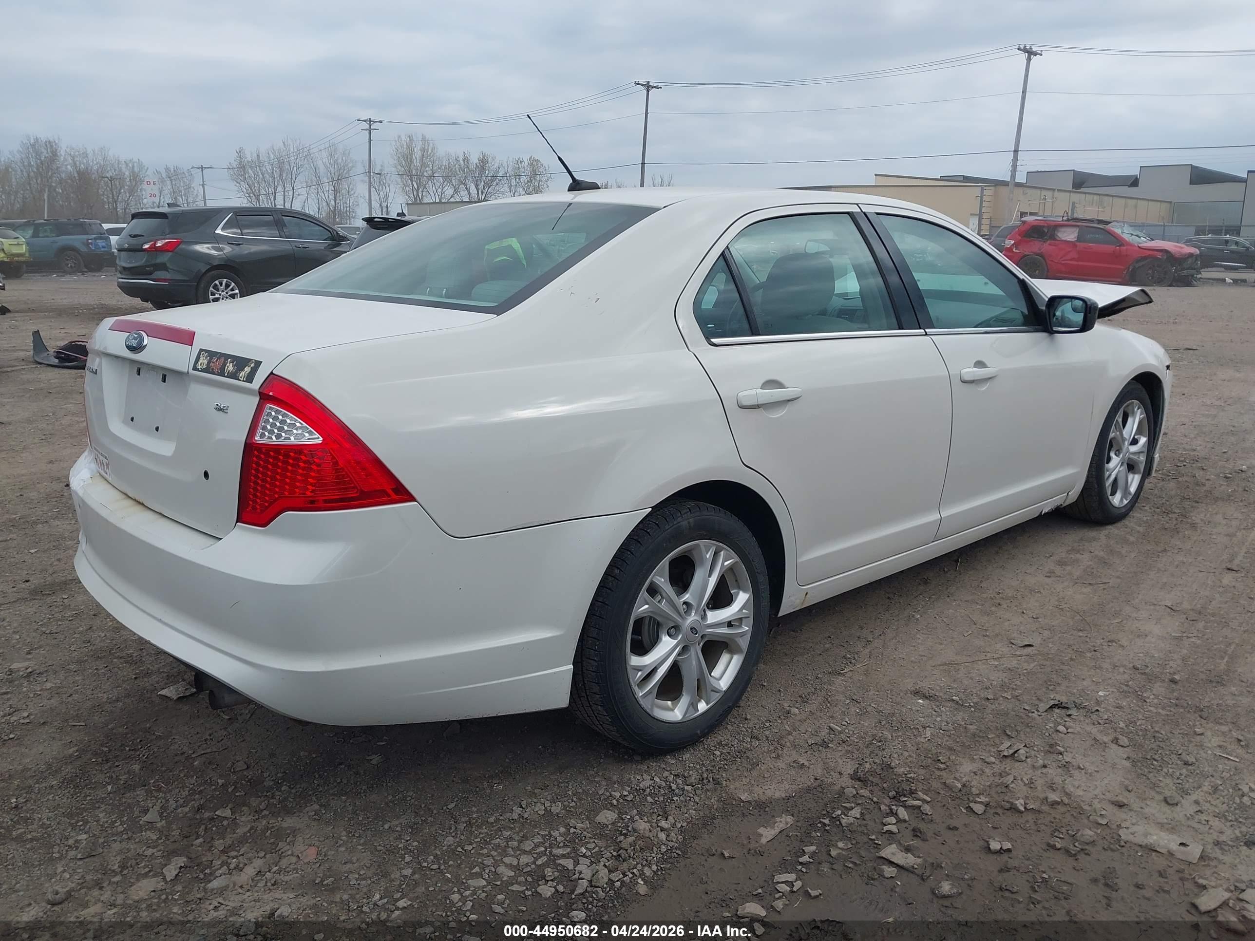 FORD FUSION image 4