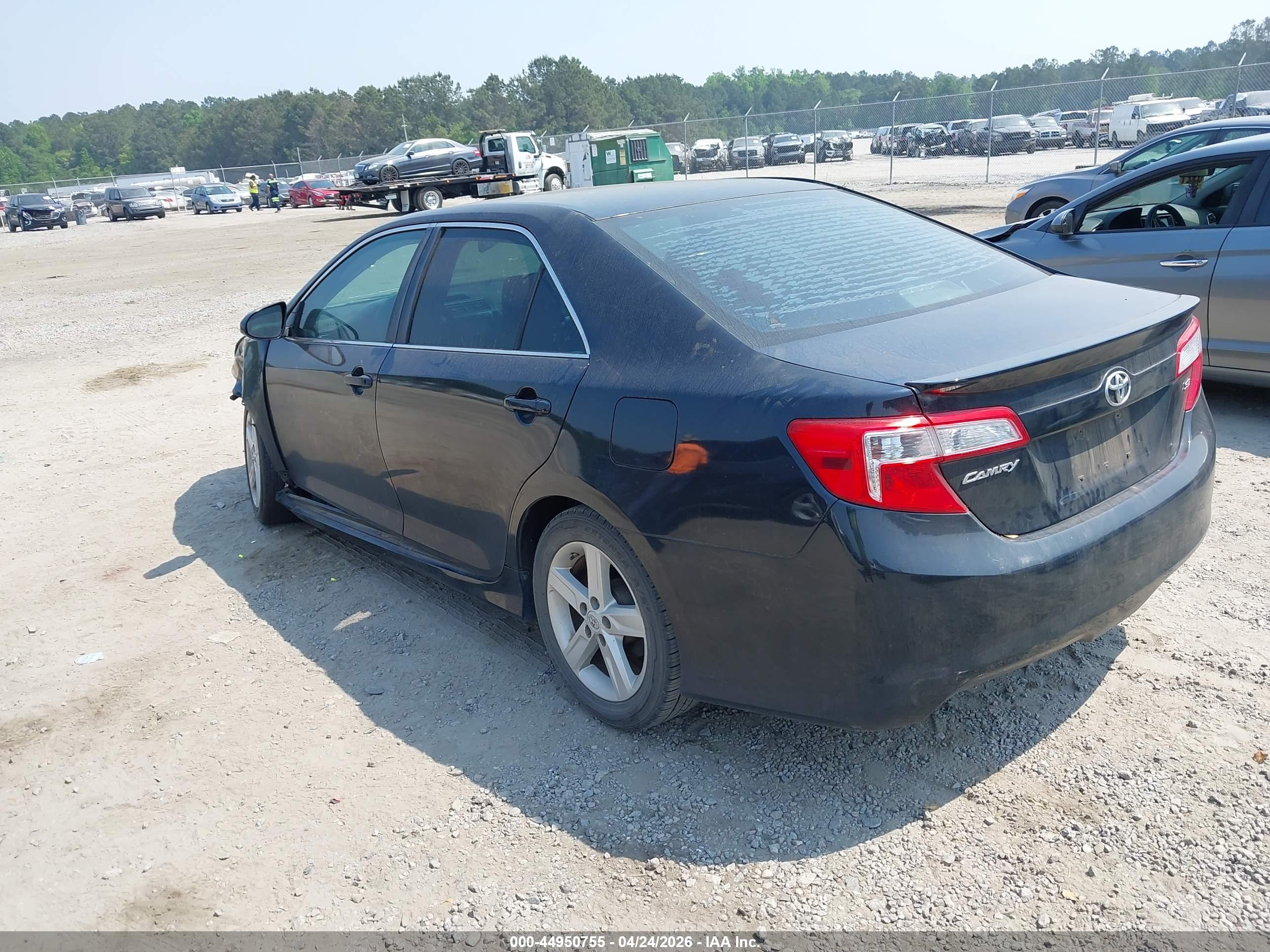TOYOTA CAMRY image 3