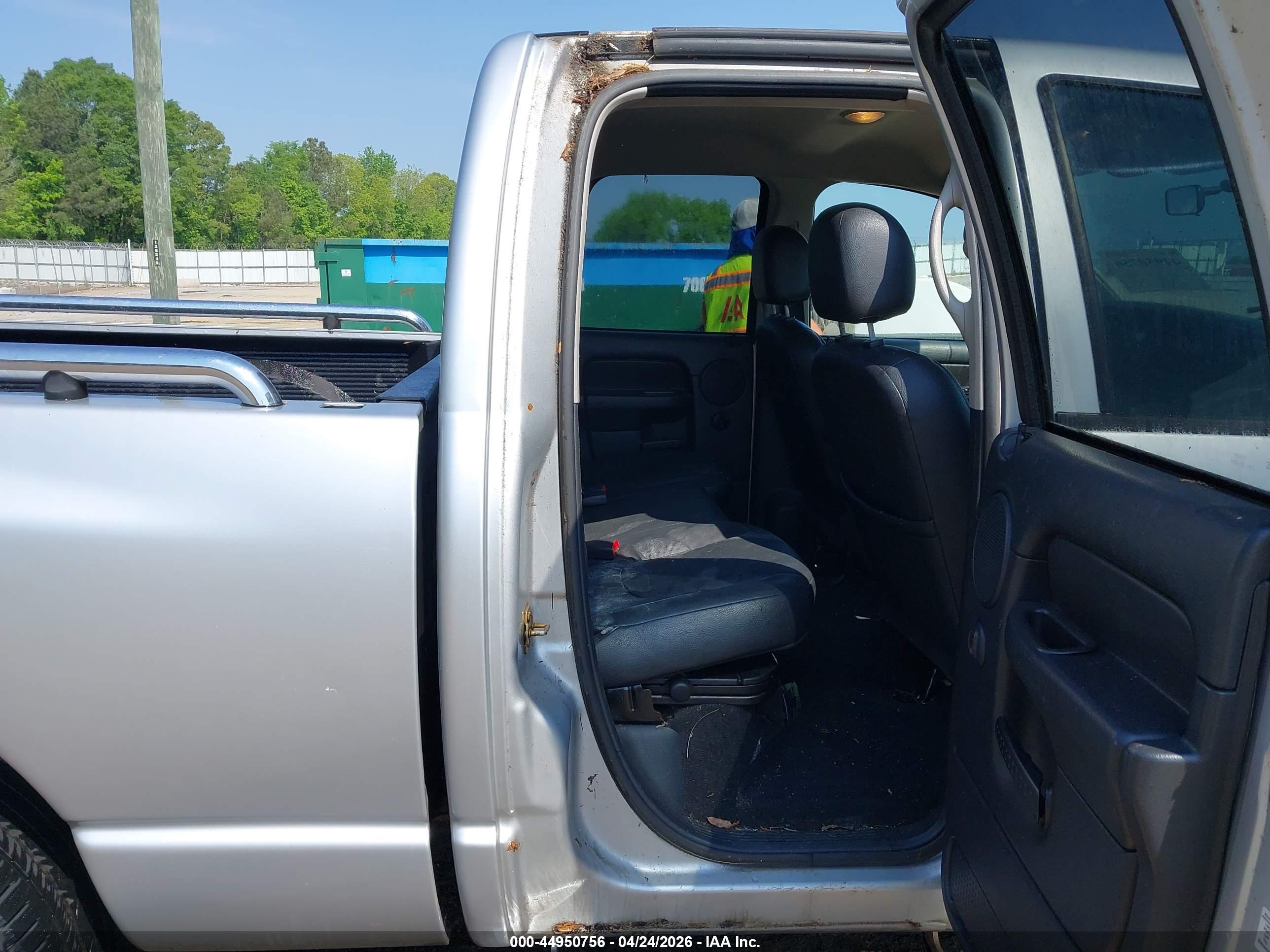DODGE RAM image 8