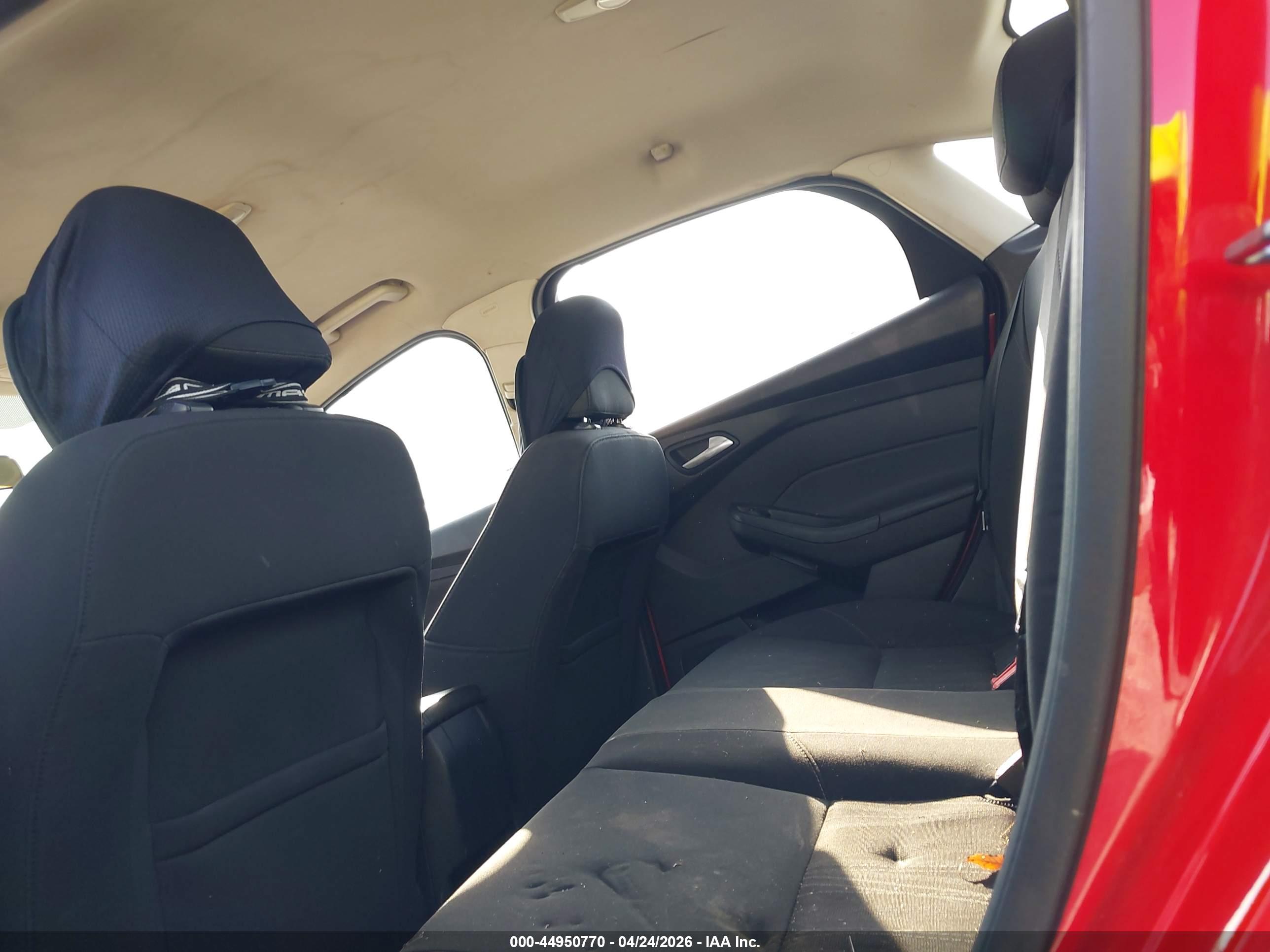 FORD FOCUS image 8