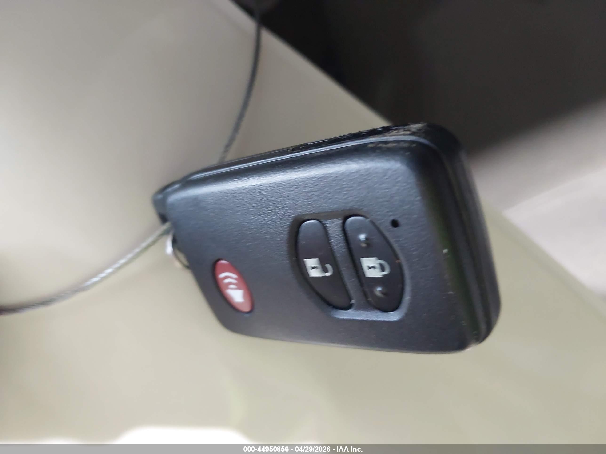 TOYOTA PRIUS image 11