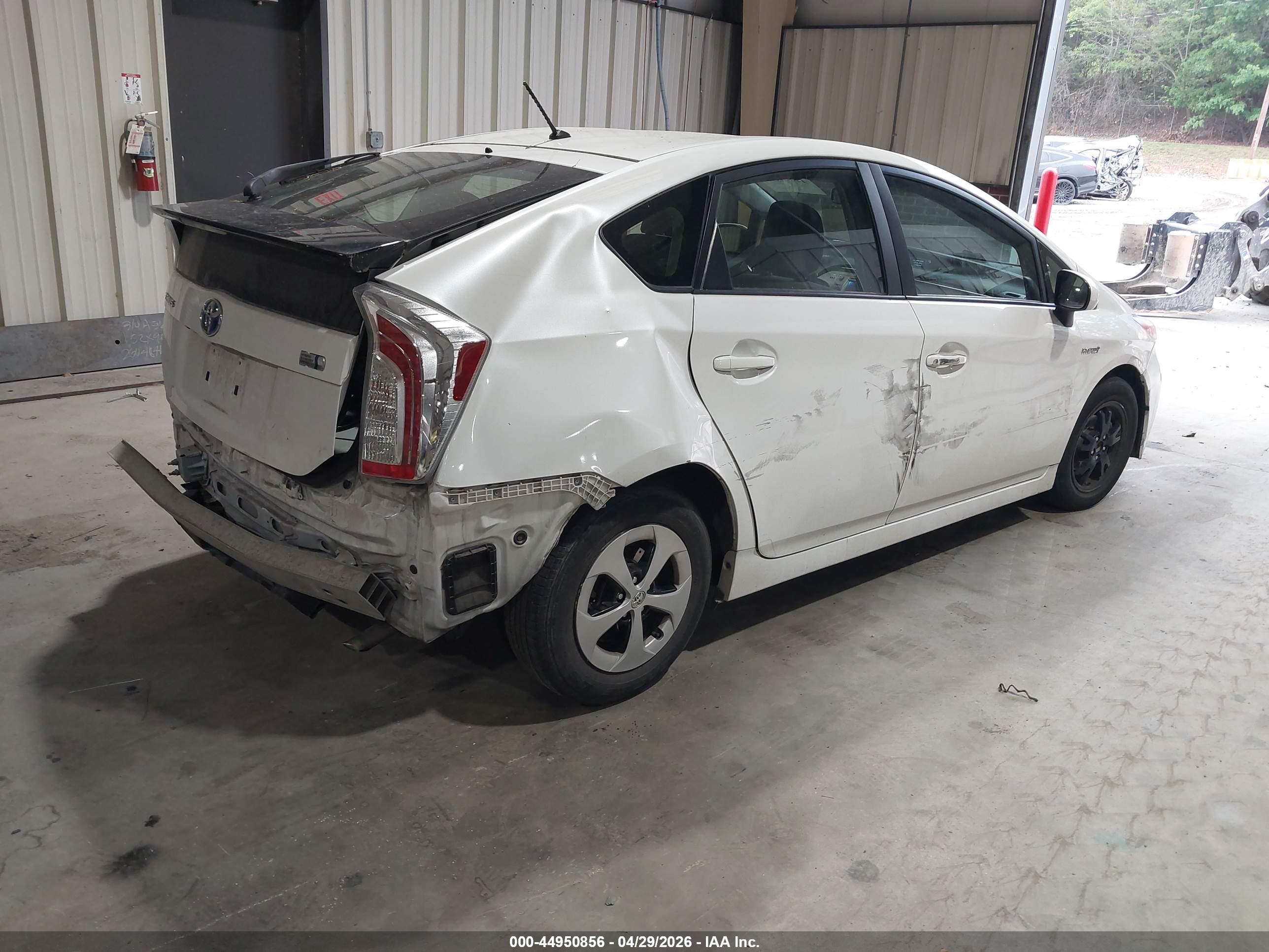 TOYOTA PRIUS image 4