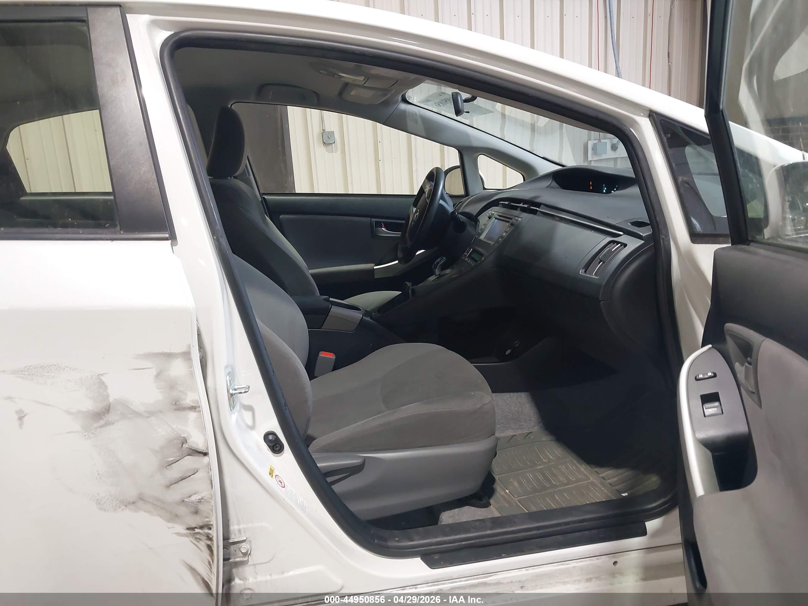 TOYOTA PRIUS image 5
