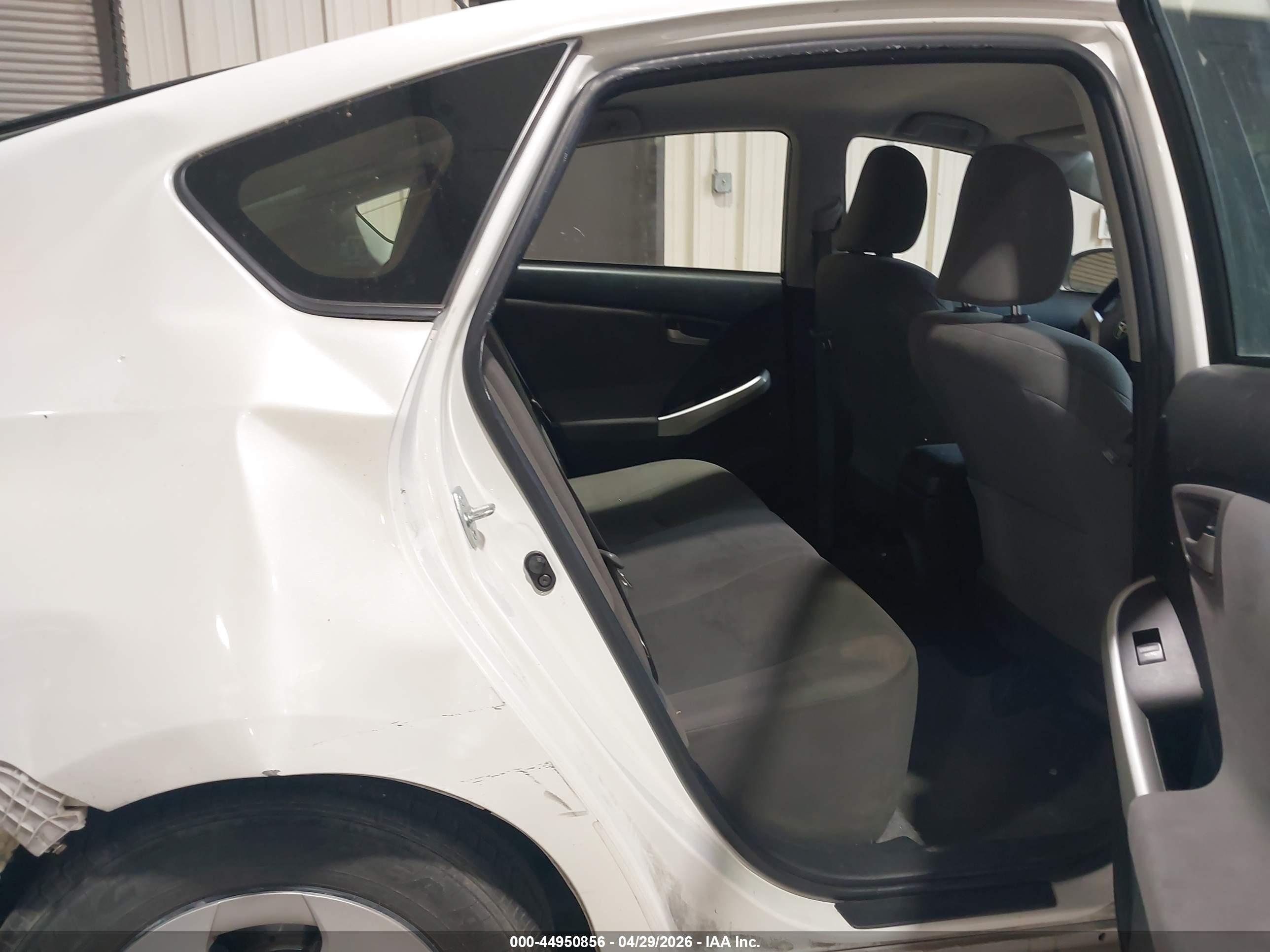 TOYOTA PRIUS image 8