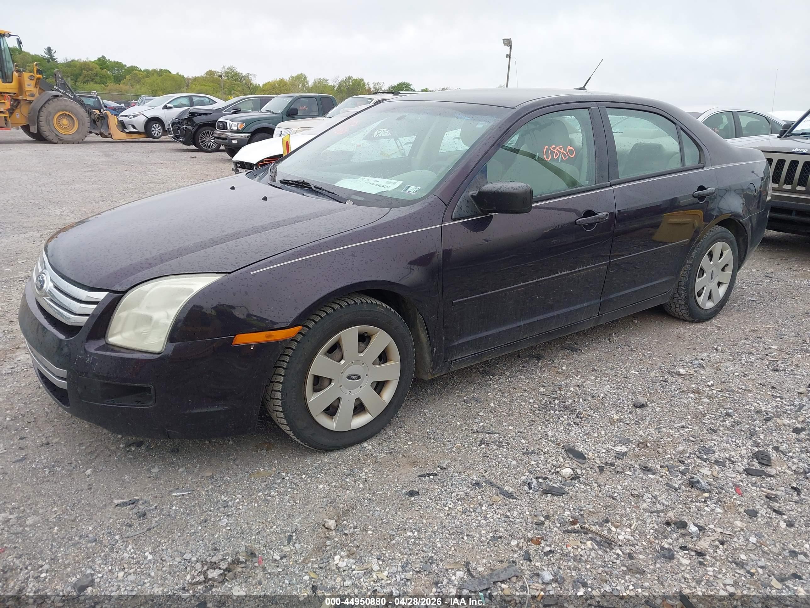FORD FUSION image 2