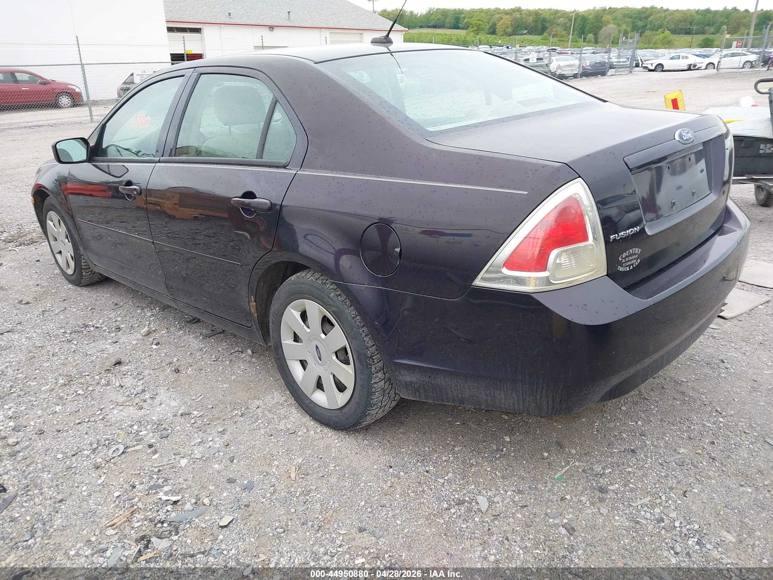 FORD FUSION image 3