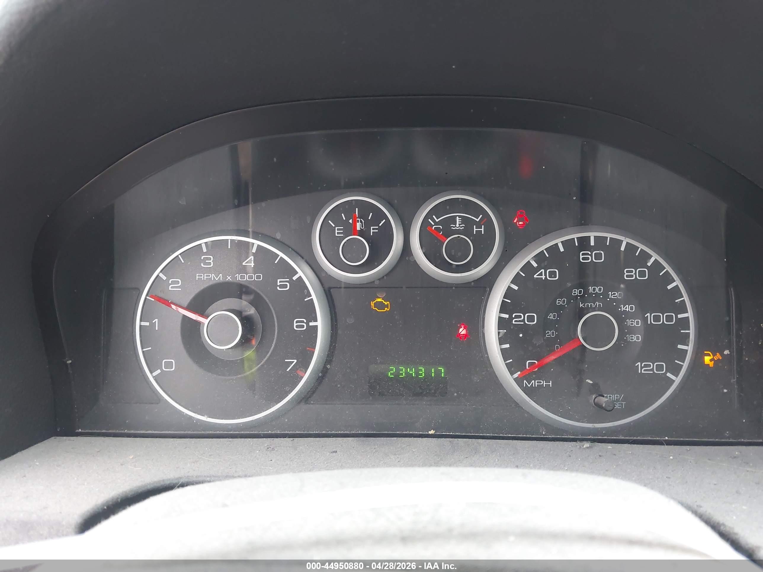 FORD FUSION image 7