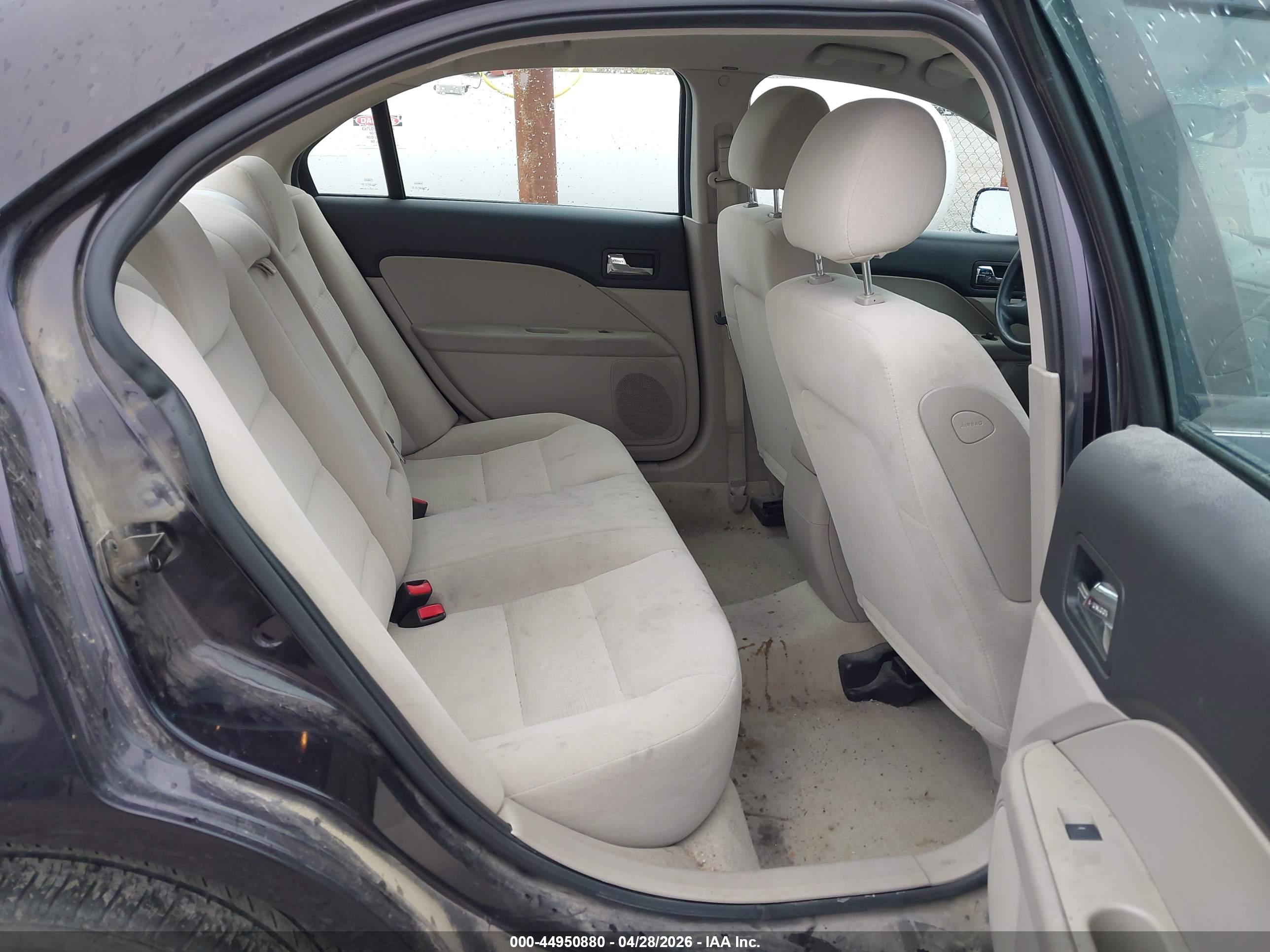 FORD FUSION image 8