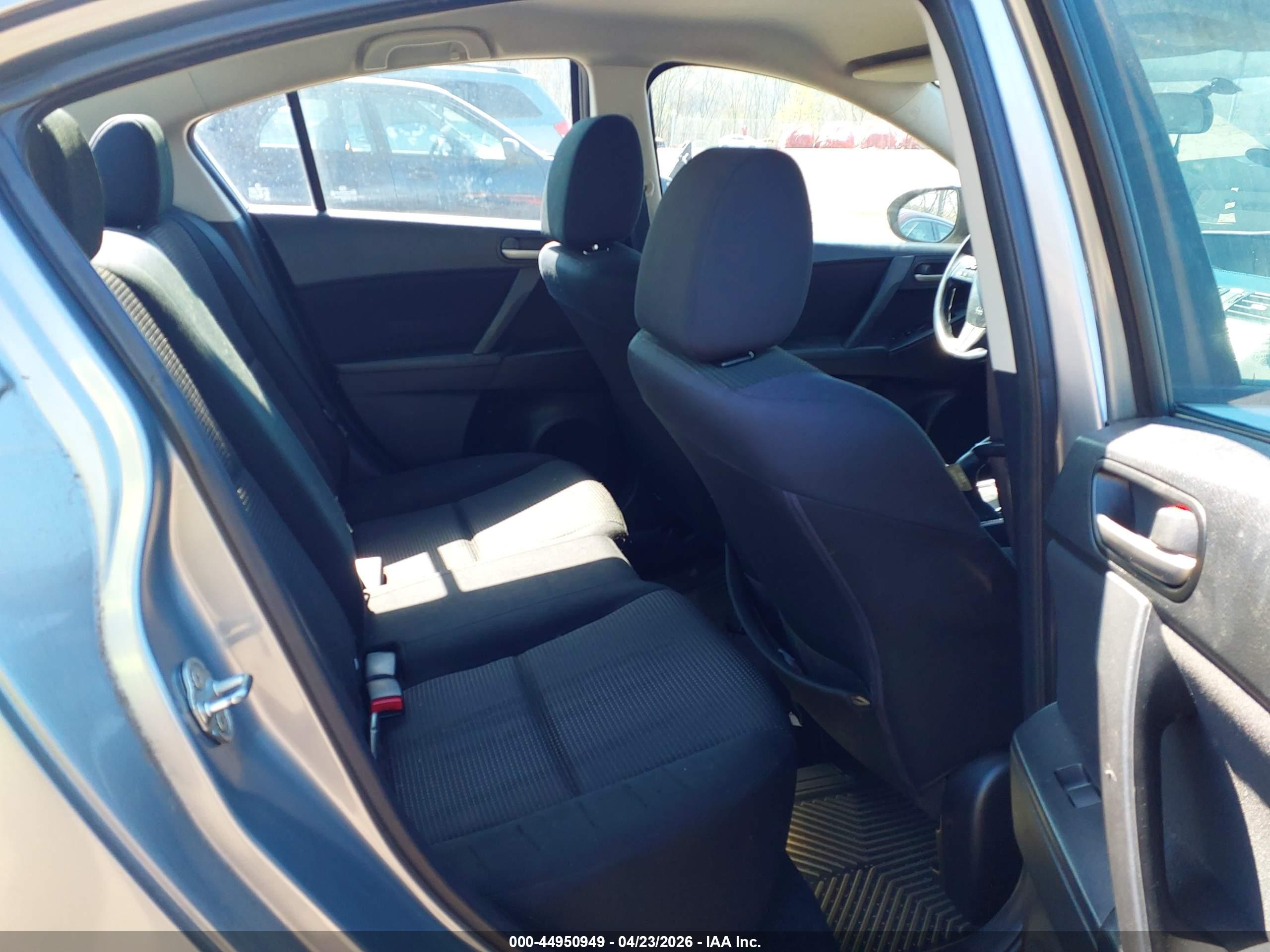 MAZDA MAZDA3 image 8