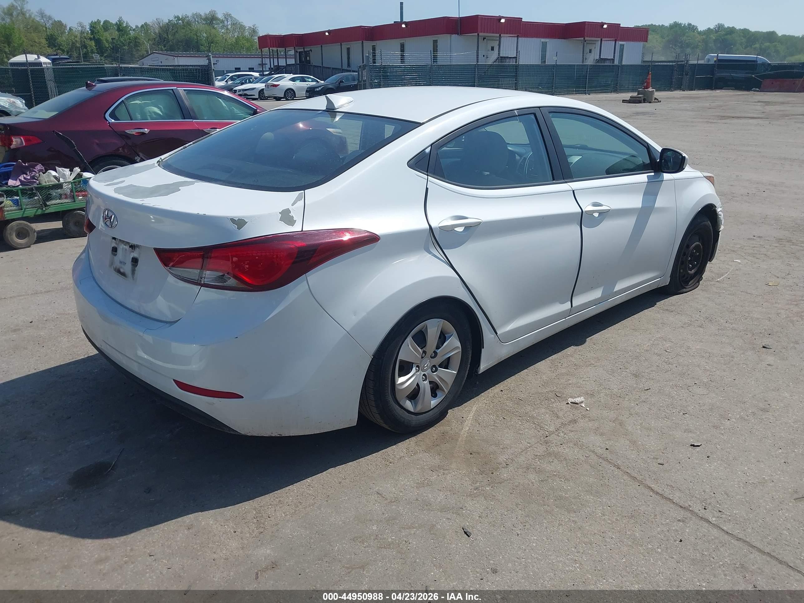 HYUNDAI ELANTRA image 4