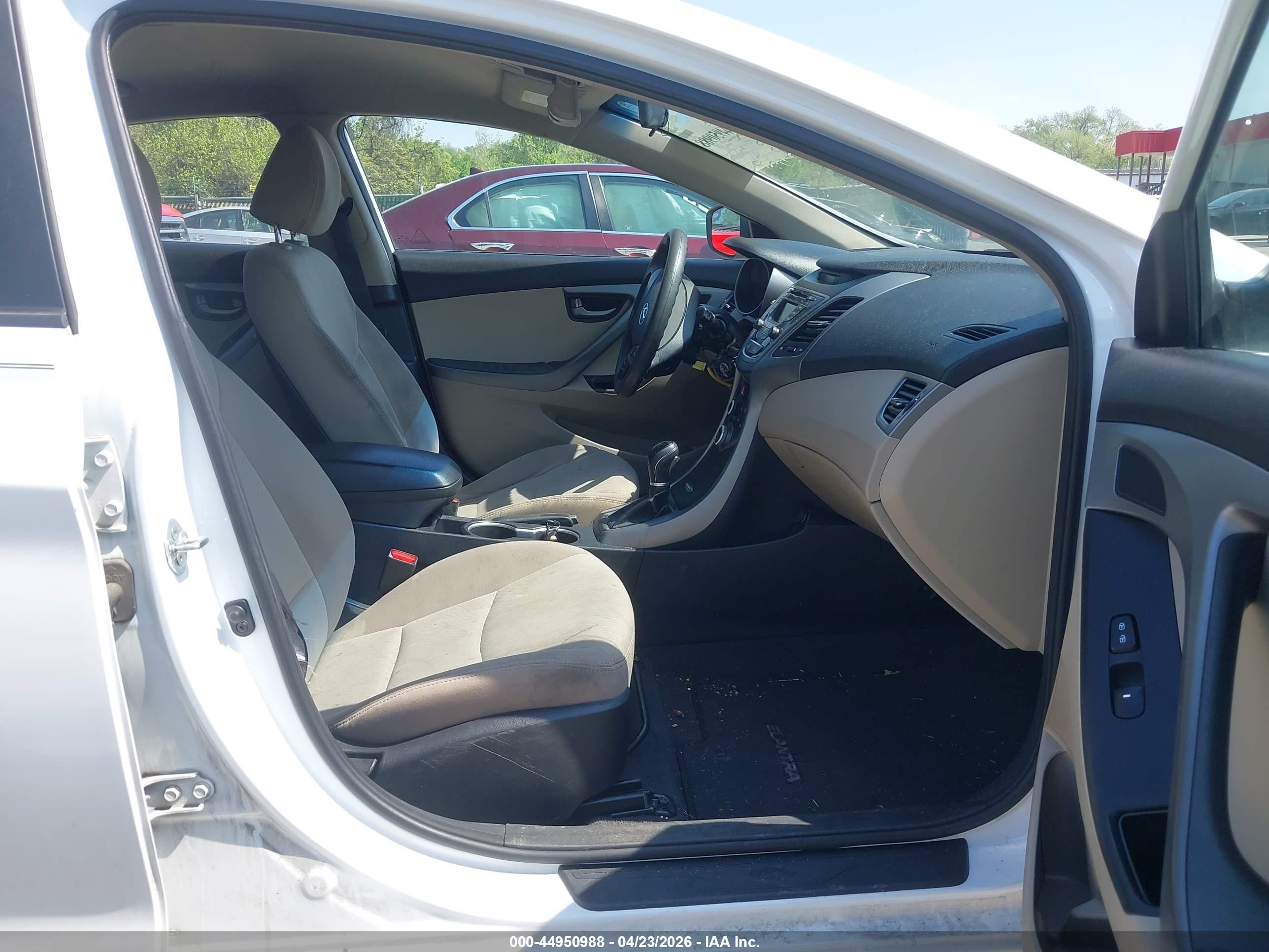 HYUNDAI ELANTRA image 5